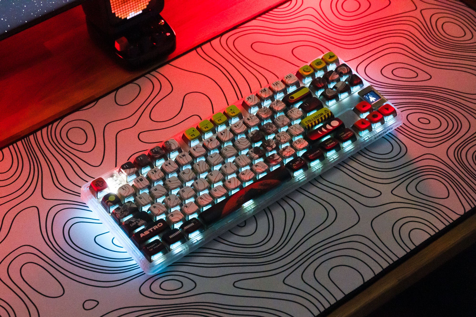 QwertyKey80 Astro Bluetooth Vezeték nélküli Hotswap RGB QMK/VIA-L Gasket Rögzített Mechanikus Játékbillentyűzet Képernyővel