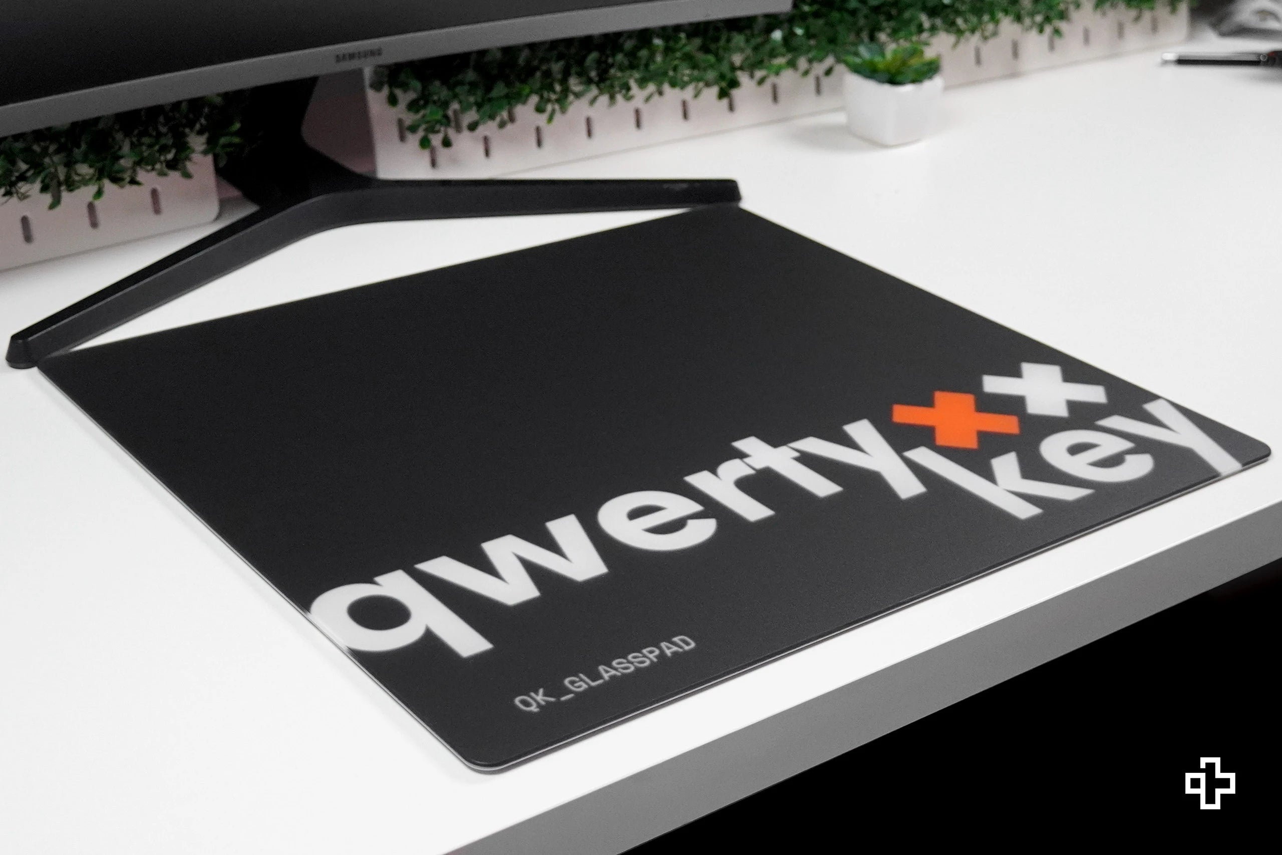 Játékegérpad QwertyKey Esports Üveg 3.2mm Csúszásgátló TPU