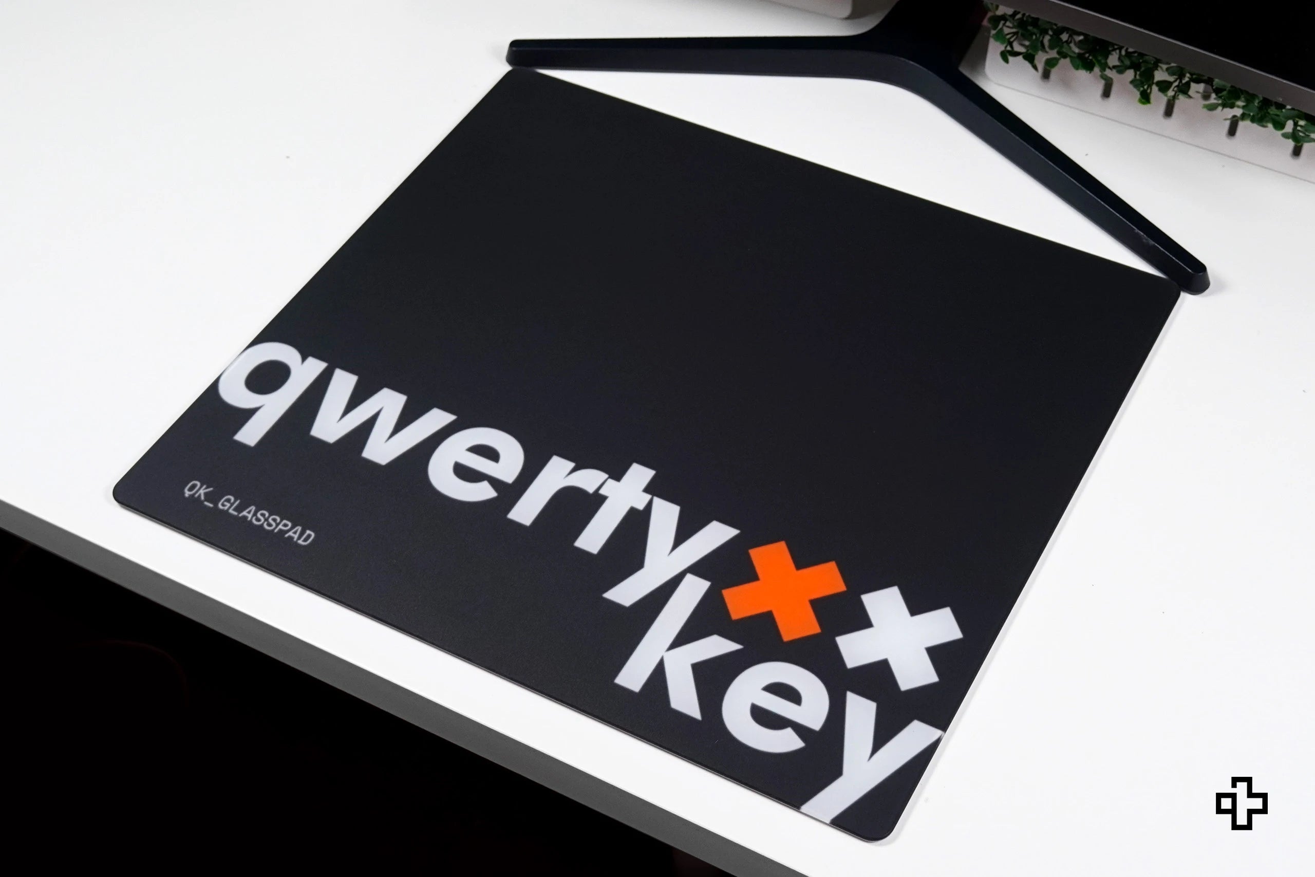 Játékegérpad QwertyKey Esports Üveg 3.2mm Csúszásgátló TPU