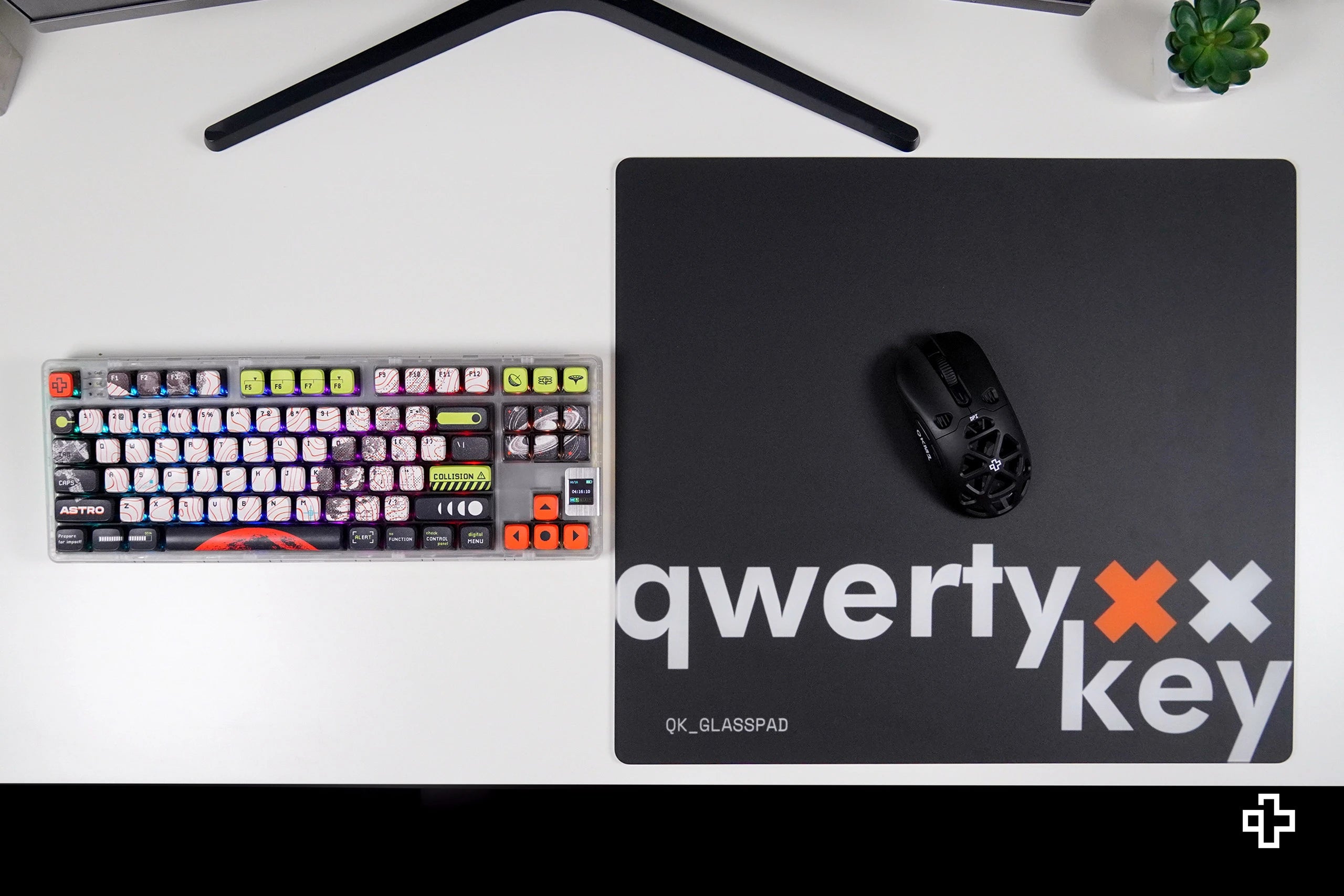Játékegérpad QwertyKey Esports Üveg 3.2mm Csúszásgátló TPU