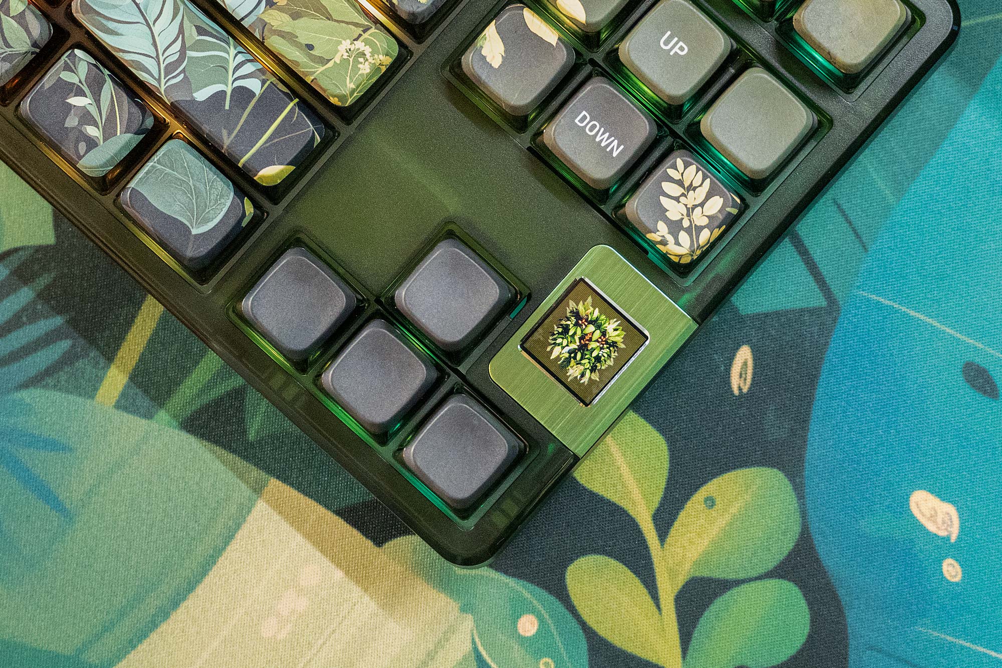 QwertyKey80 Leaf Bluetooth Vezeték nélküli Hotswap RGB QMK/VIA Gasket Rögzített Mechanikus Játékbillentyűzet Képernyővel