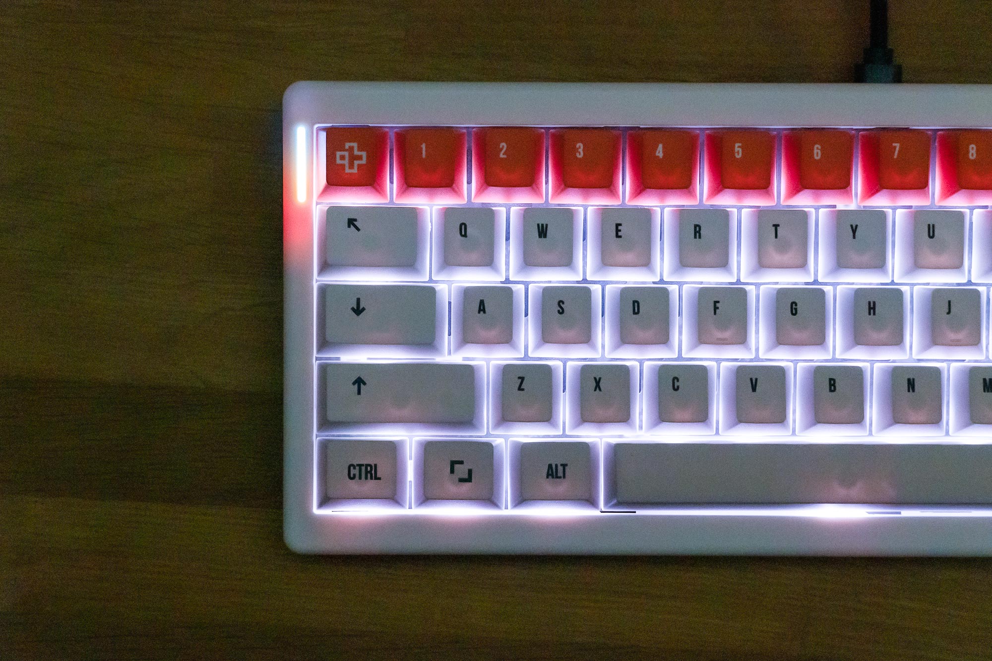 QwertyKey61 PRO Alba Hotswap RGB VIA Gasket Mounted Mechanikus Játékbillentyűzet