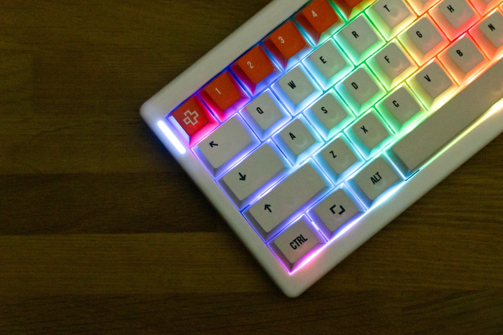QwertyKey61 PRO Alba Hotswap RGB VIA Gasket Mounted Mechanikus Játékbillentyűzet