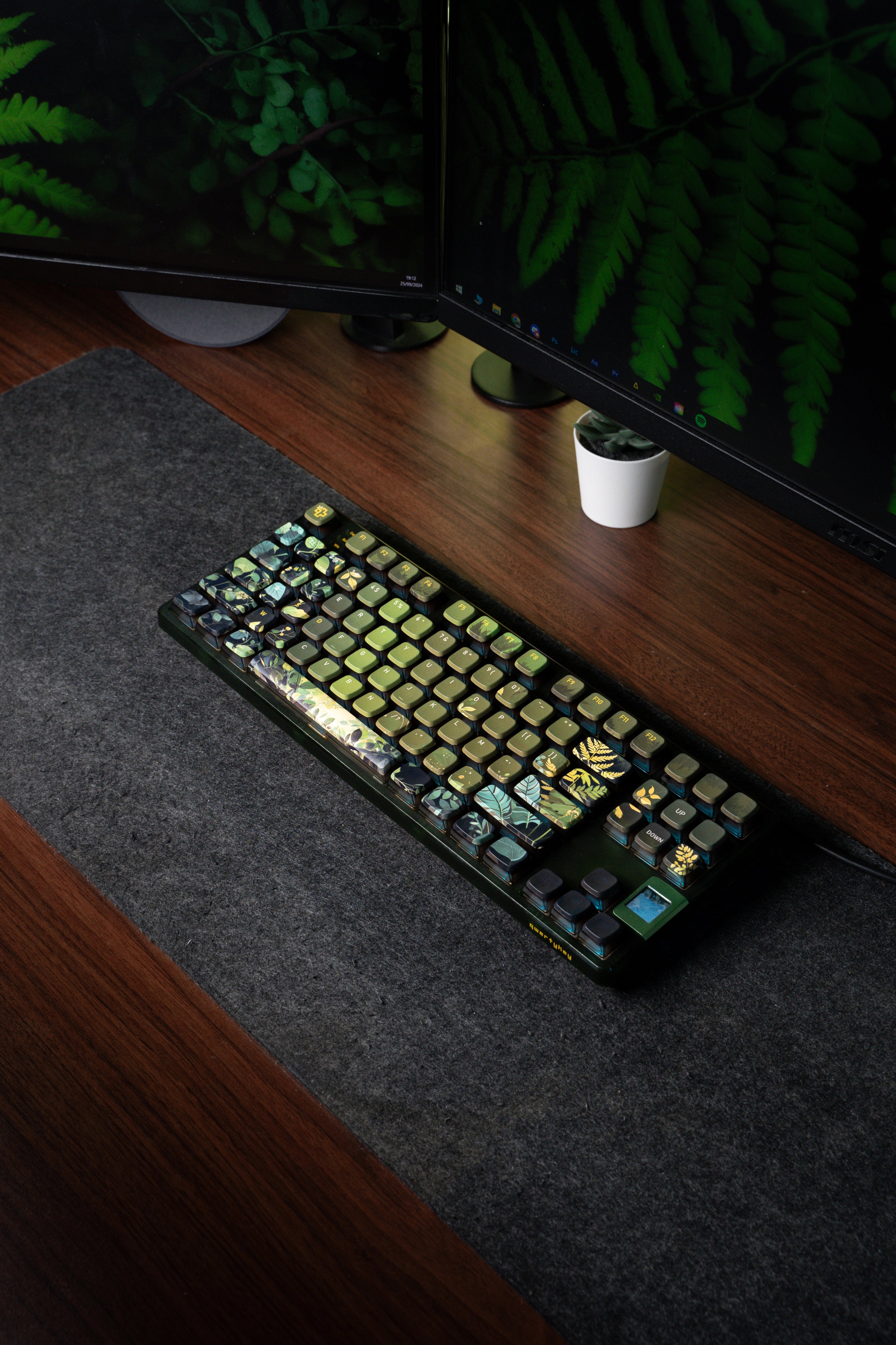 QwertyKey80 Leaf Bluetooth Vezeték nélküli Hotswap RGB QMK/VIA Gasket Rögzített Mechanikus Játékbillentyűzet Képernyővel
