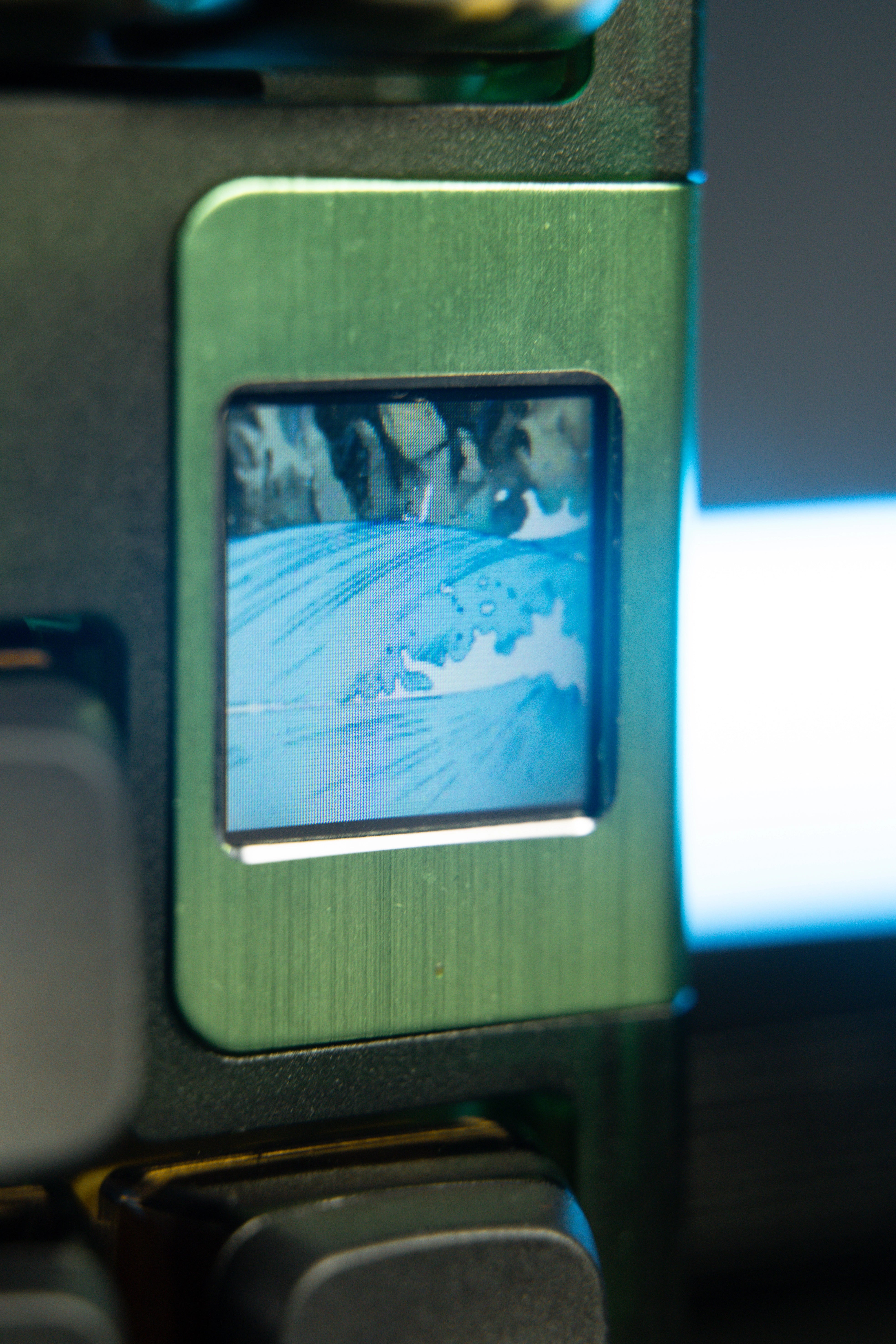 QwertyKey80 Leaf Bluetooth Vezeték nélküli Hotswap RGB QMK/VIA Gasket Rögzített Mechanikus Játékbillentyűzet Képernyővel