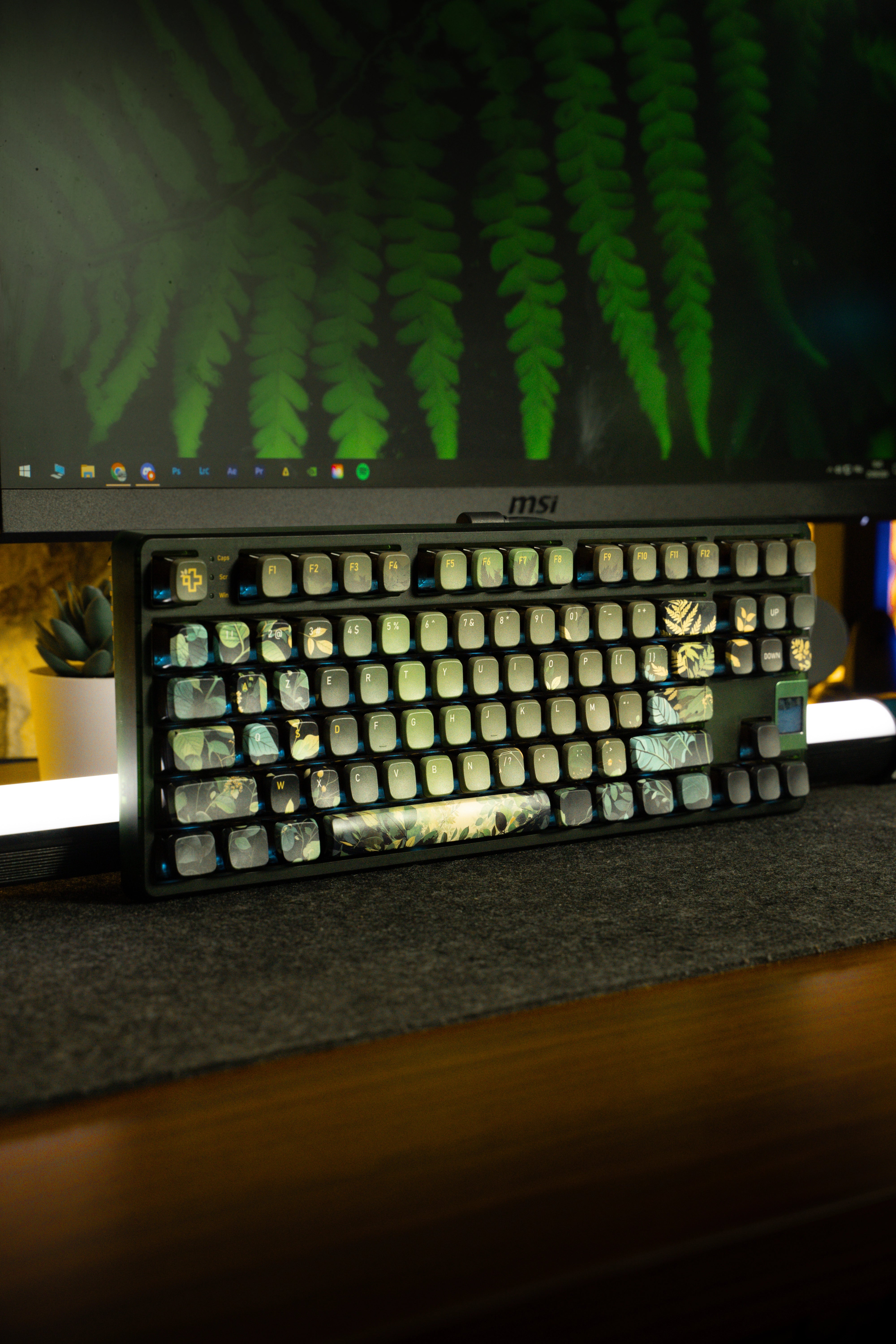 QwertyKey80 Leaf Bluetooth Vezeték nélküli Hotswap RGB QMK/VIA Gasket Rögzített Mechanikus Játékbillentyűzet Képernyővel