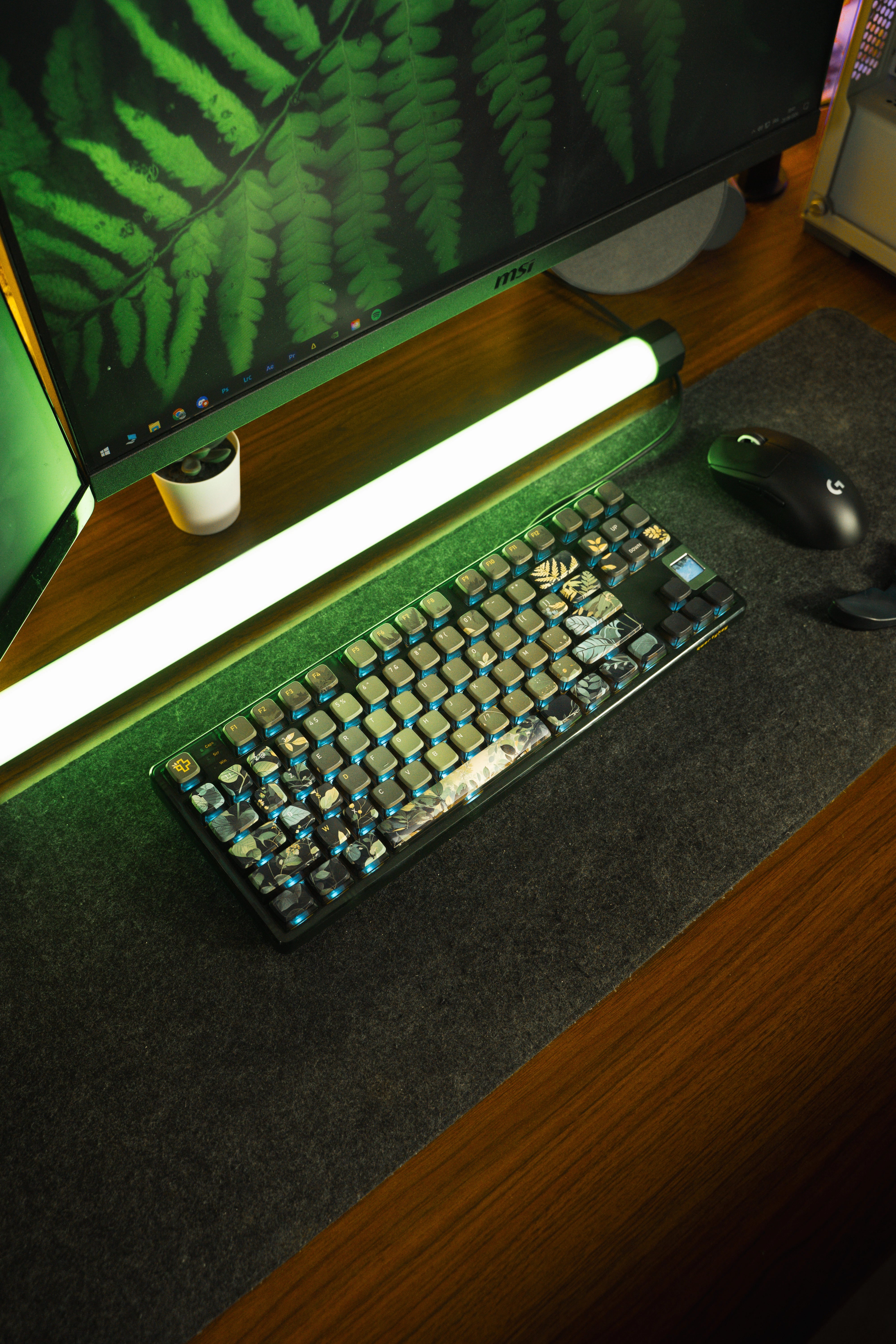 QwertyKey80 Leaf Bluetooth Vezeték nélküli Hotswap RGB QMK/VIA Gasket Rögzített Mechanikus Játékbillentyűzet Képernyővel