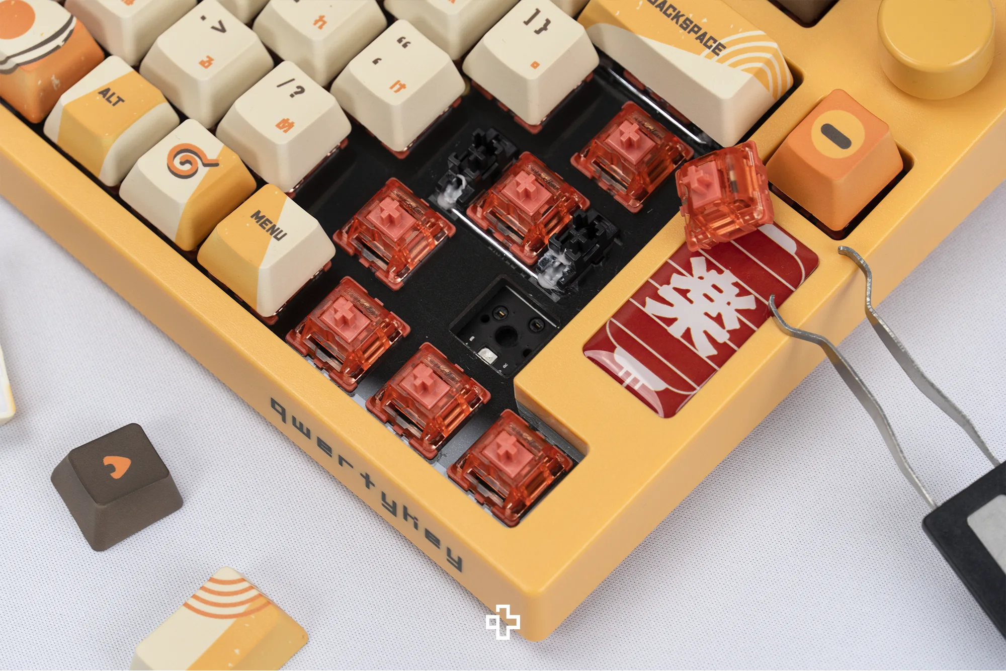 QwertyKey75 Ramen Bluetooth Vezeték nélküli Hotswap RGB Gasket Mounted Mechanikus Játékbillentyűzet