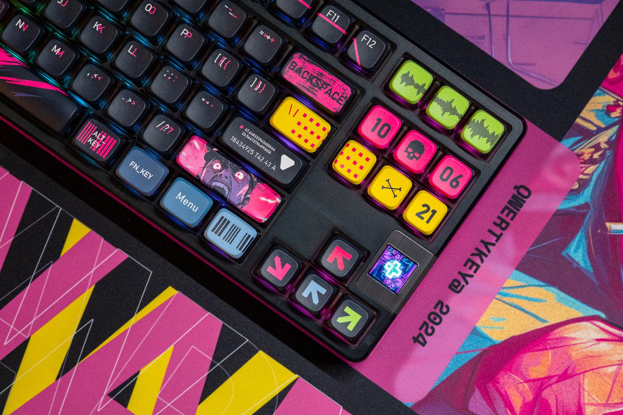 QwertyKey80 Háború Bluetooth Vezeték nélküli Hotswap RGB QMK/VIA Gasket Rögzített Mechanikus Játékbillentyűzet Képernyővel