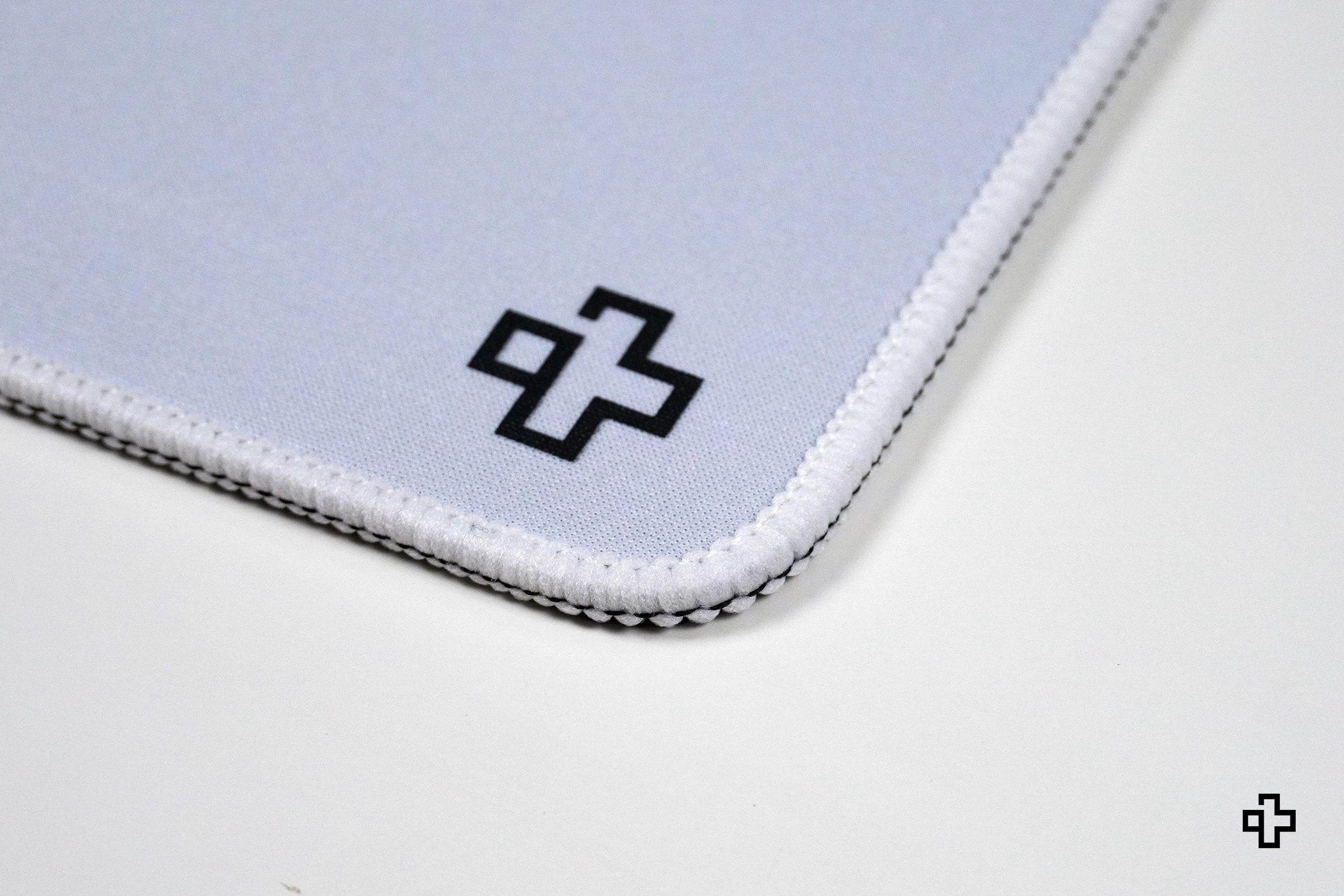 Deskmat Egéralbú QwertyKey Fehér Klasszikus Egyszerű 4mm varrt szegély