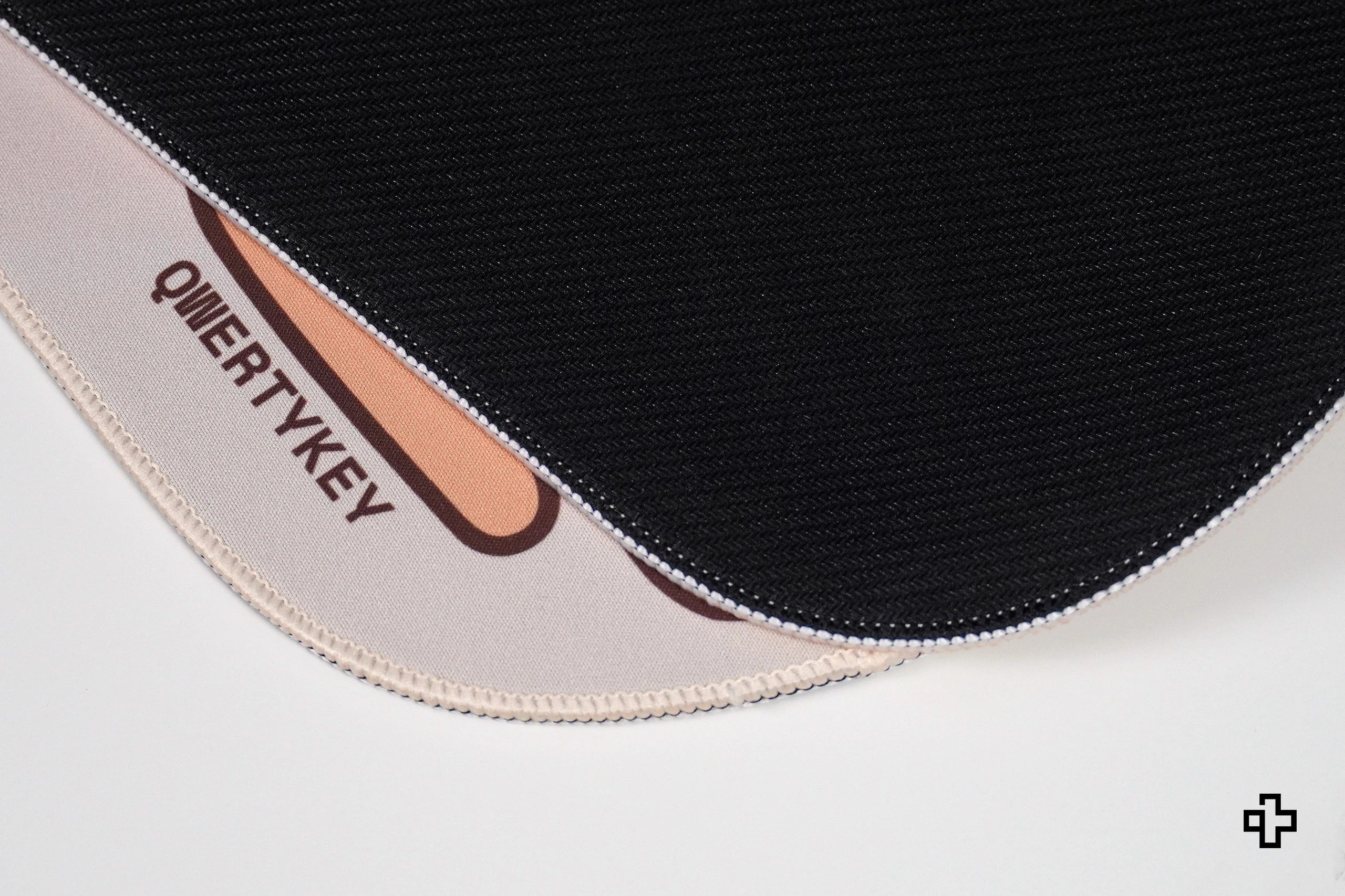 Deskmat Egérpad QwertyKey Kapibara 4mm szegélyezett szélek