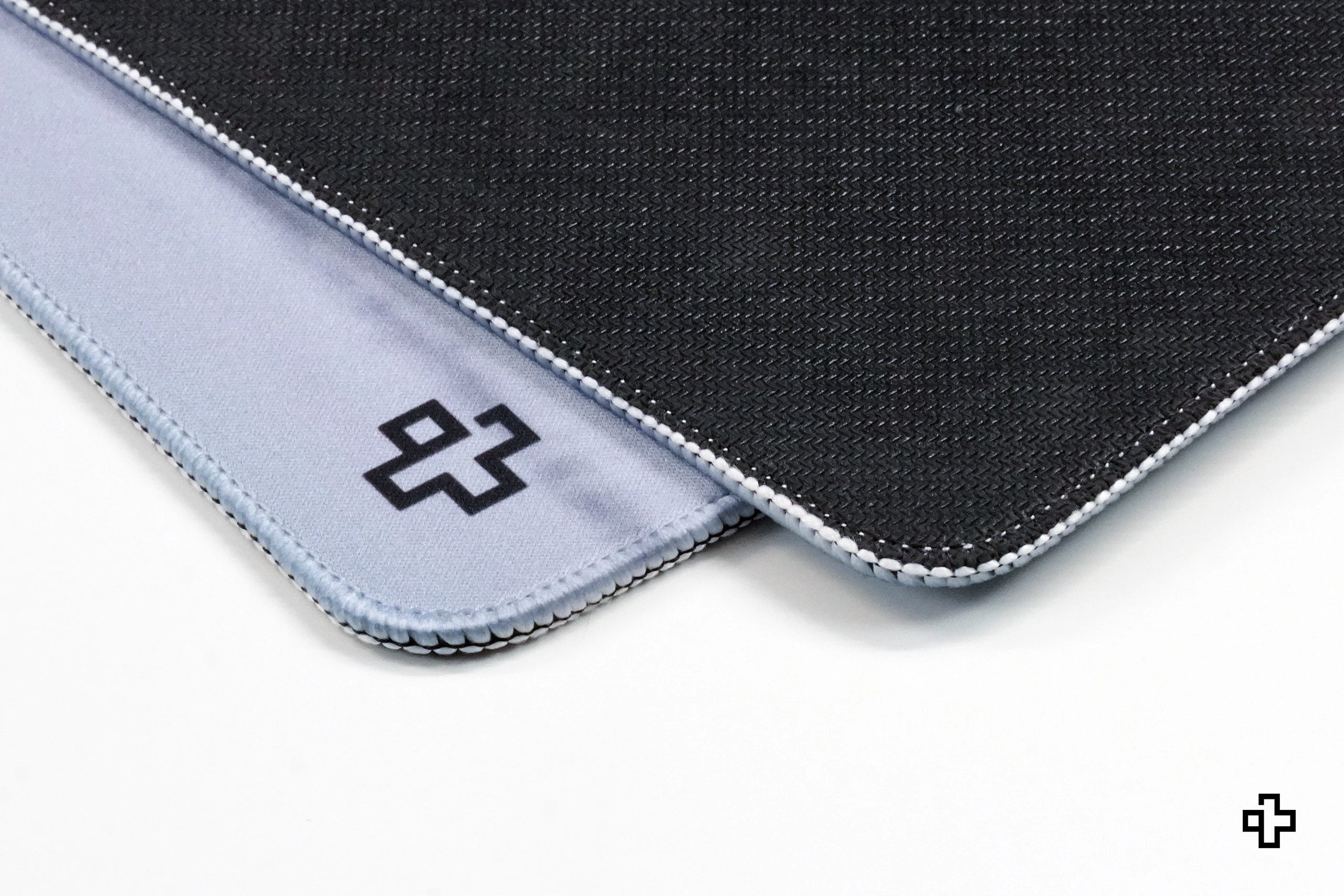 Deskmat Egérpad QwertyKey Autó GT 4mm szegélyezett szélek