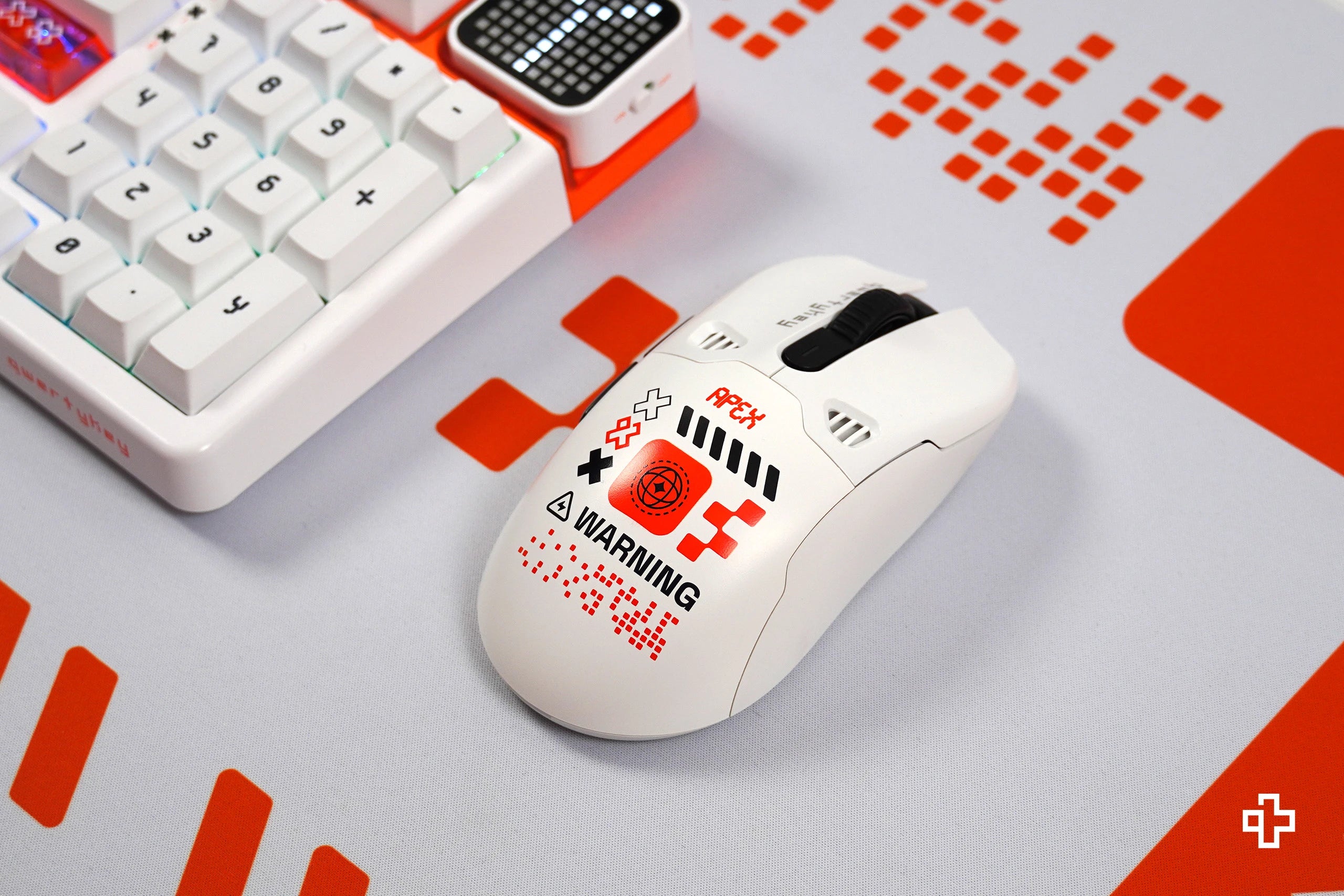 Cover Mouse QKM1 Apex Fehér