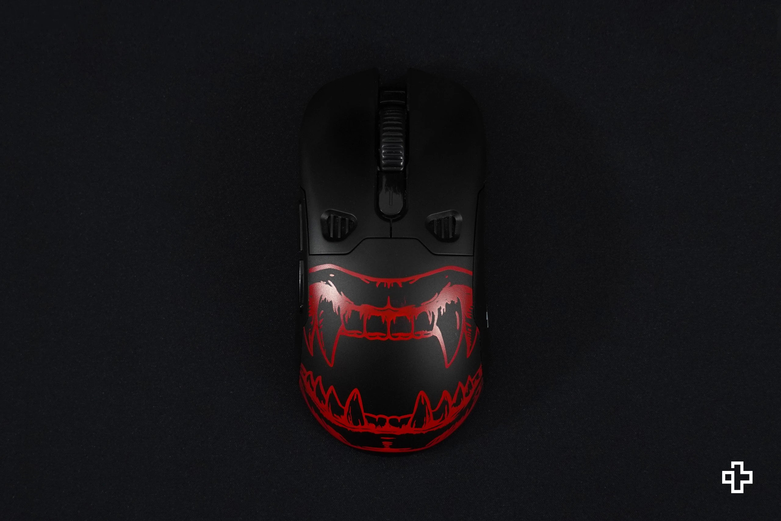 Cover Mouse QKM1 Dracula Fekete