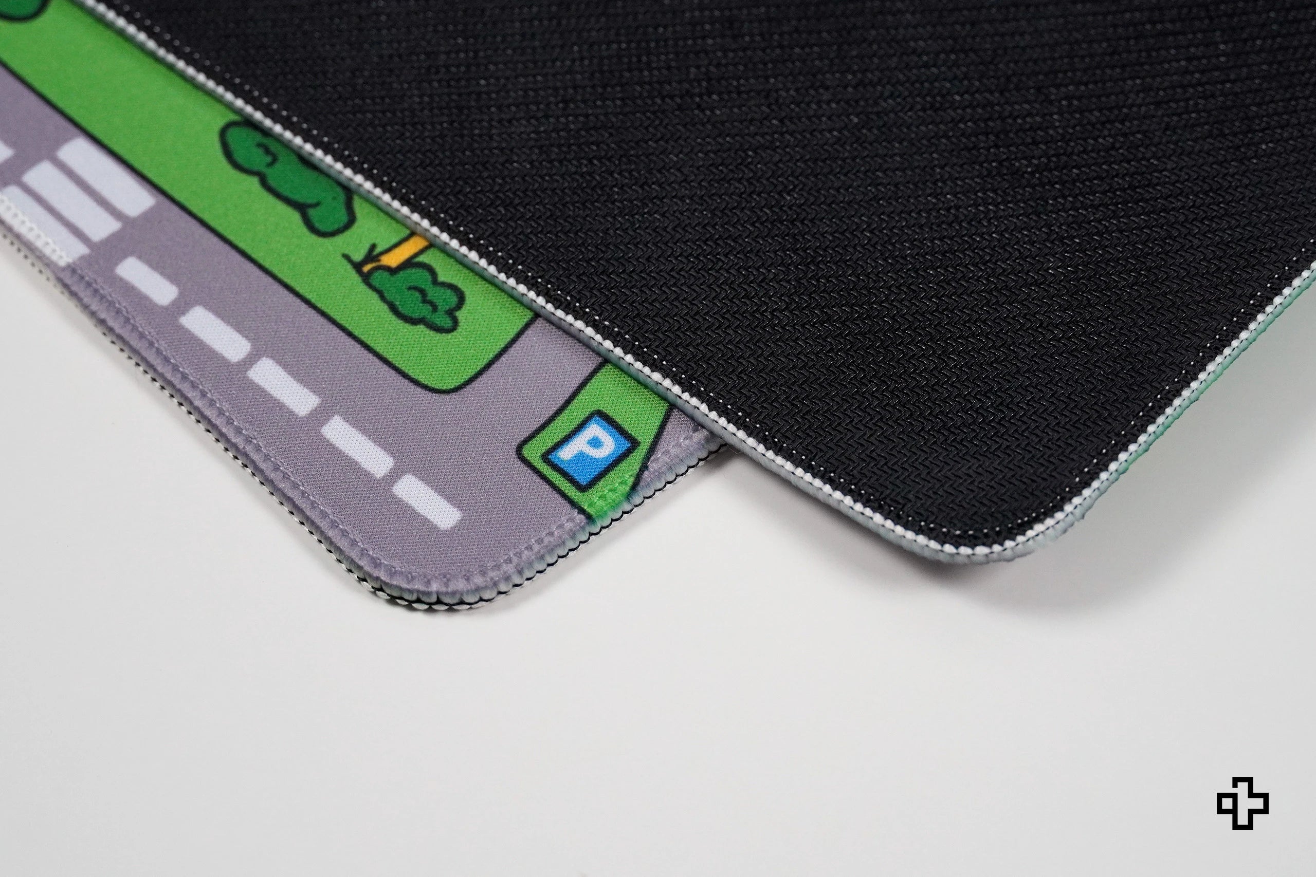 Deskmat Egérpad QwertyKey Nosztalgia Forgalmas Város 4mm szegélyezett szélek