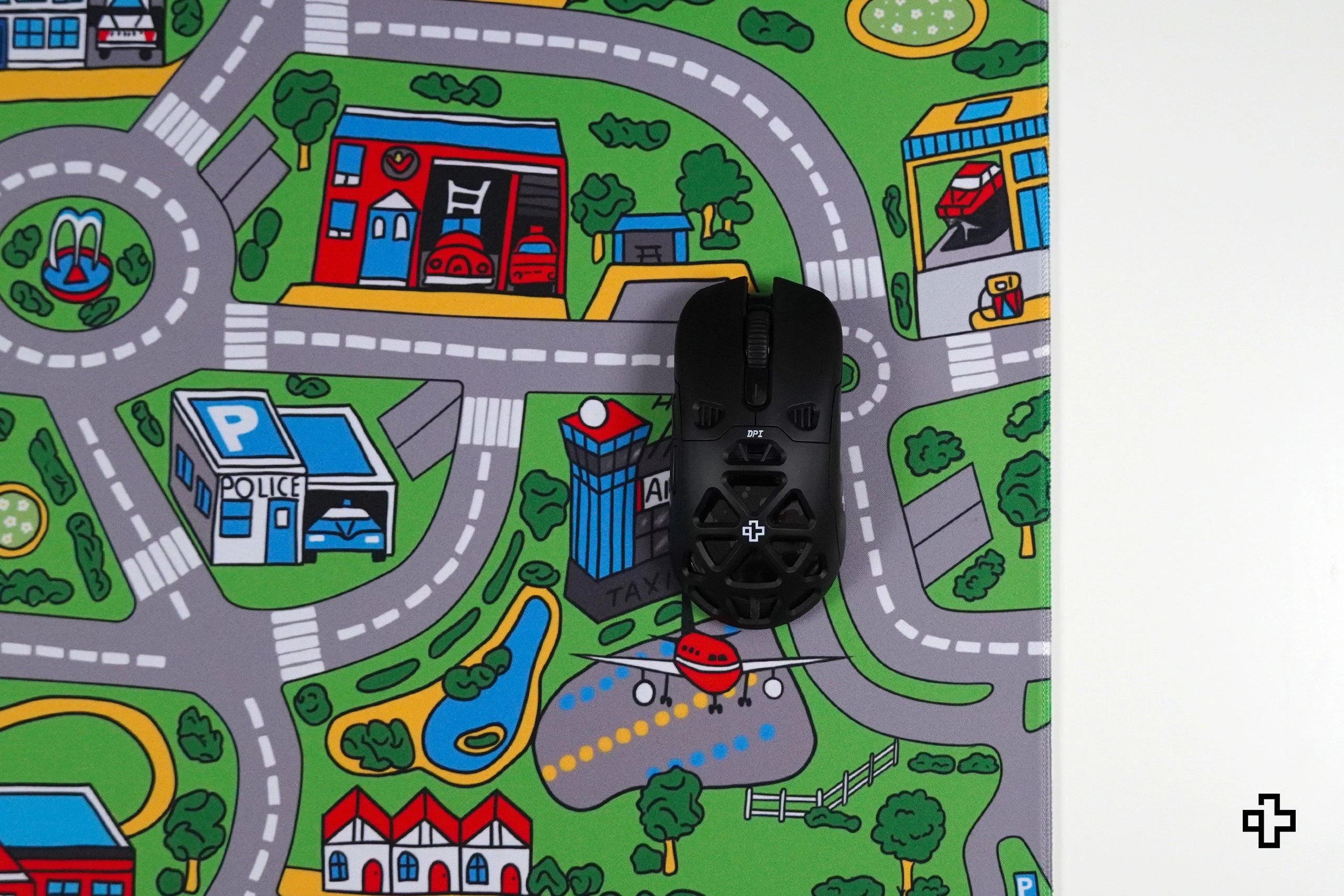 Deskmat Egérpad QwertyKey Nosztalgia Forgalmas Város 4mm szegélyezett szélek