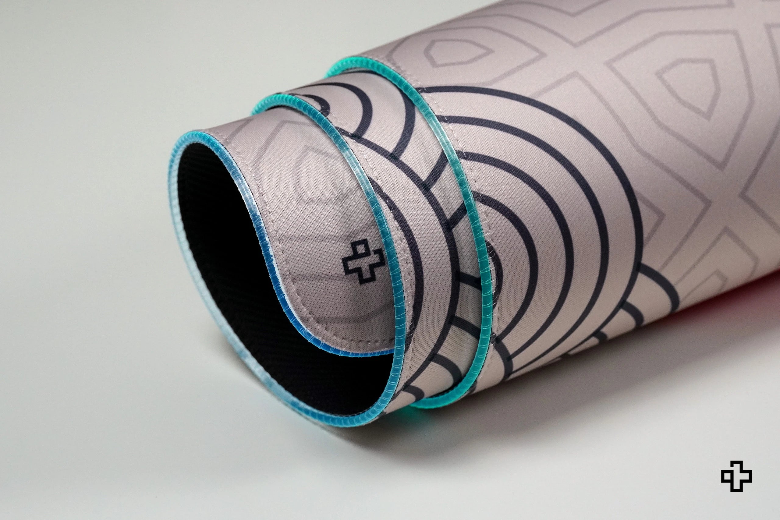 Deskmat Egéralátét QwertyKey Sharingan Szem RGB 4mm varrt szélek