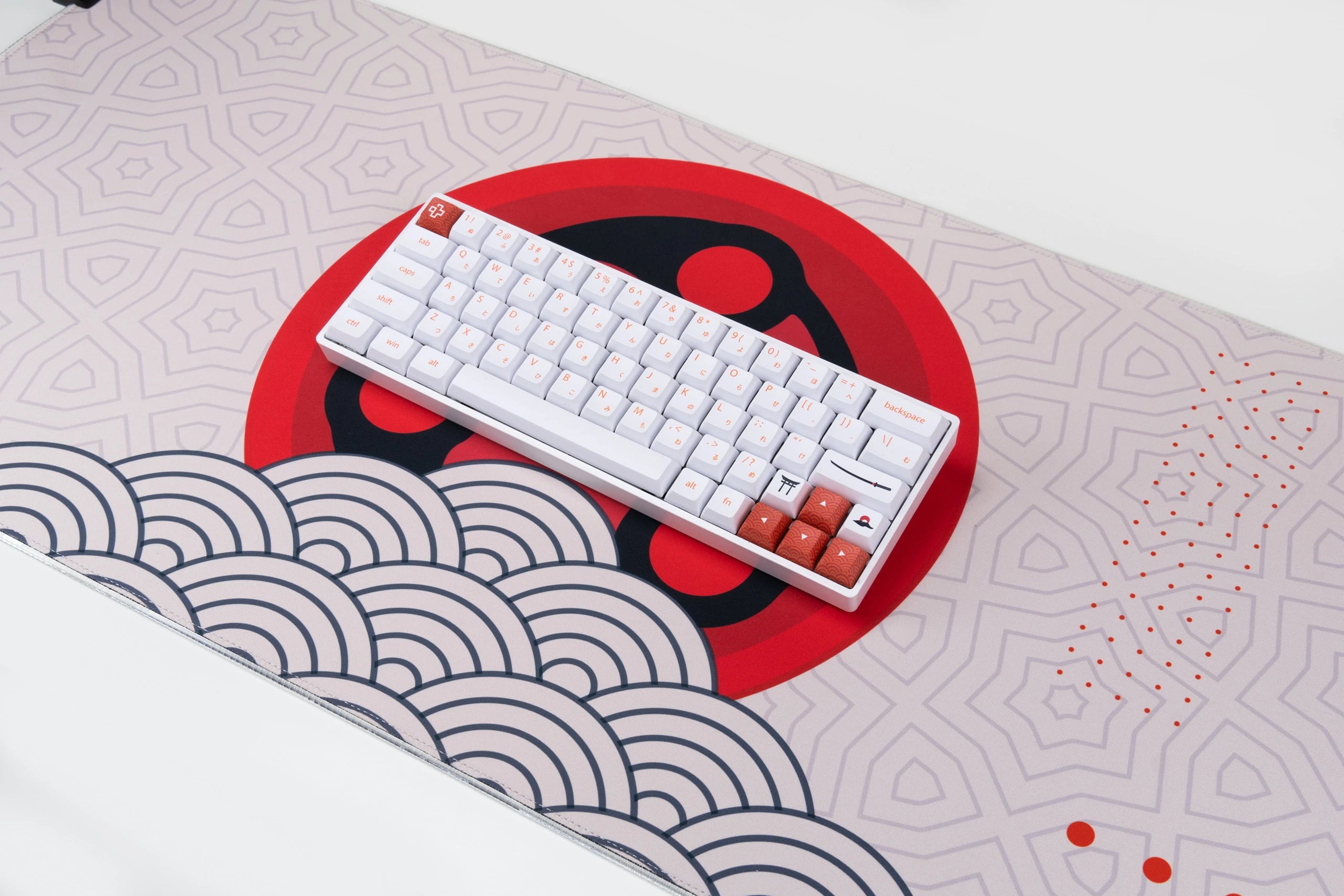 Deskmat Egéralátét QwertyKey Sharingan Szem RGB 4mm varrt szélek