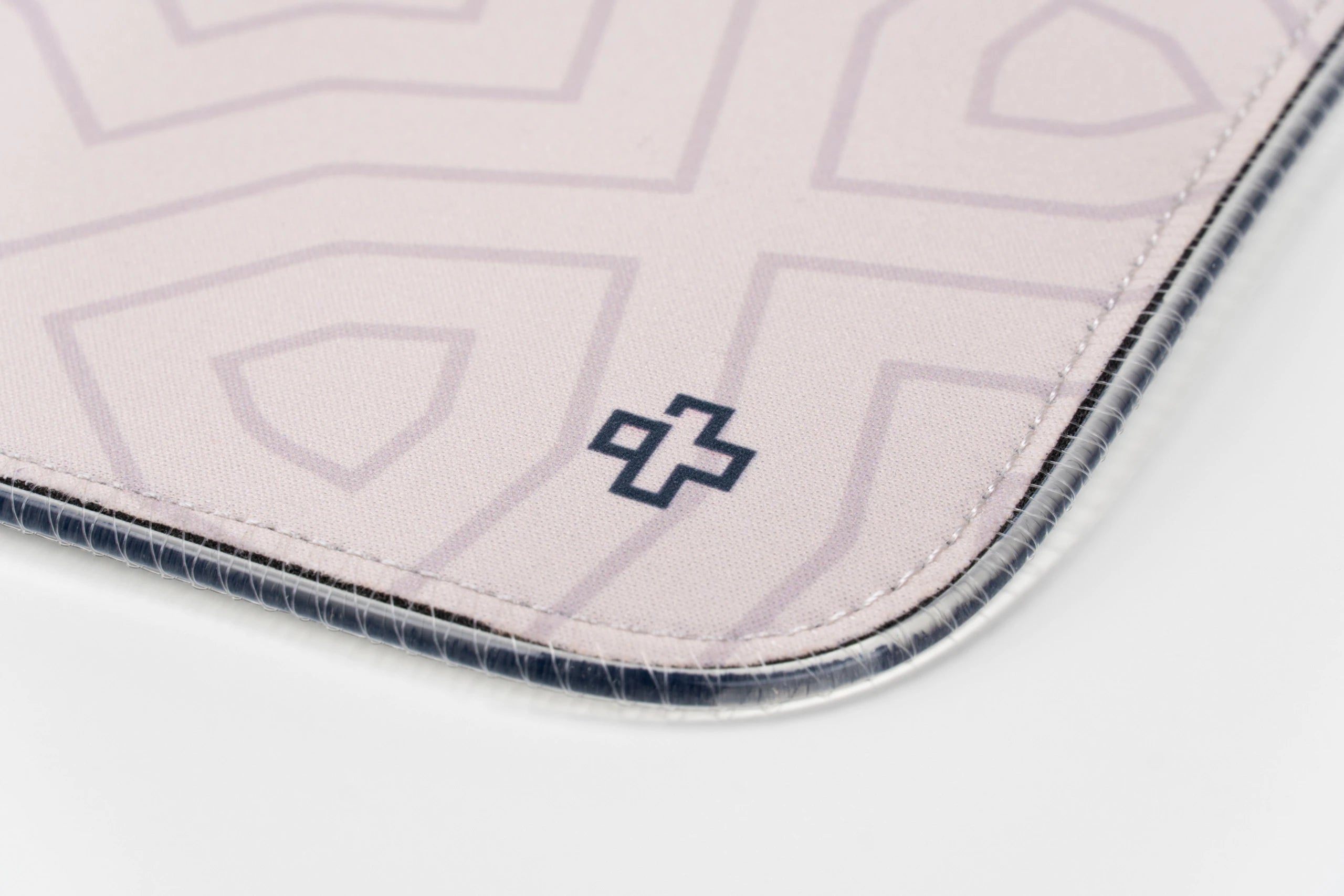 Deskmat Egéralátét QwertyKey Sharingan Szem RGB 4mm varrt szélek