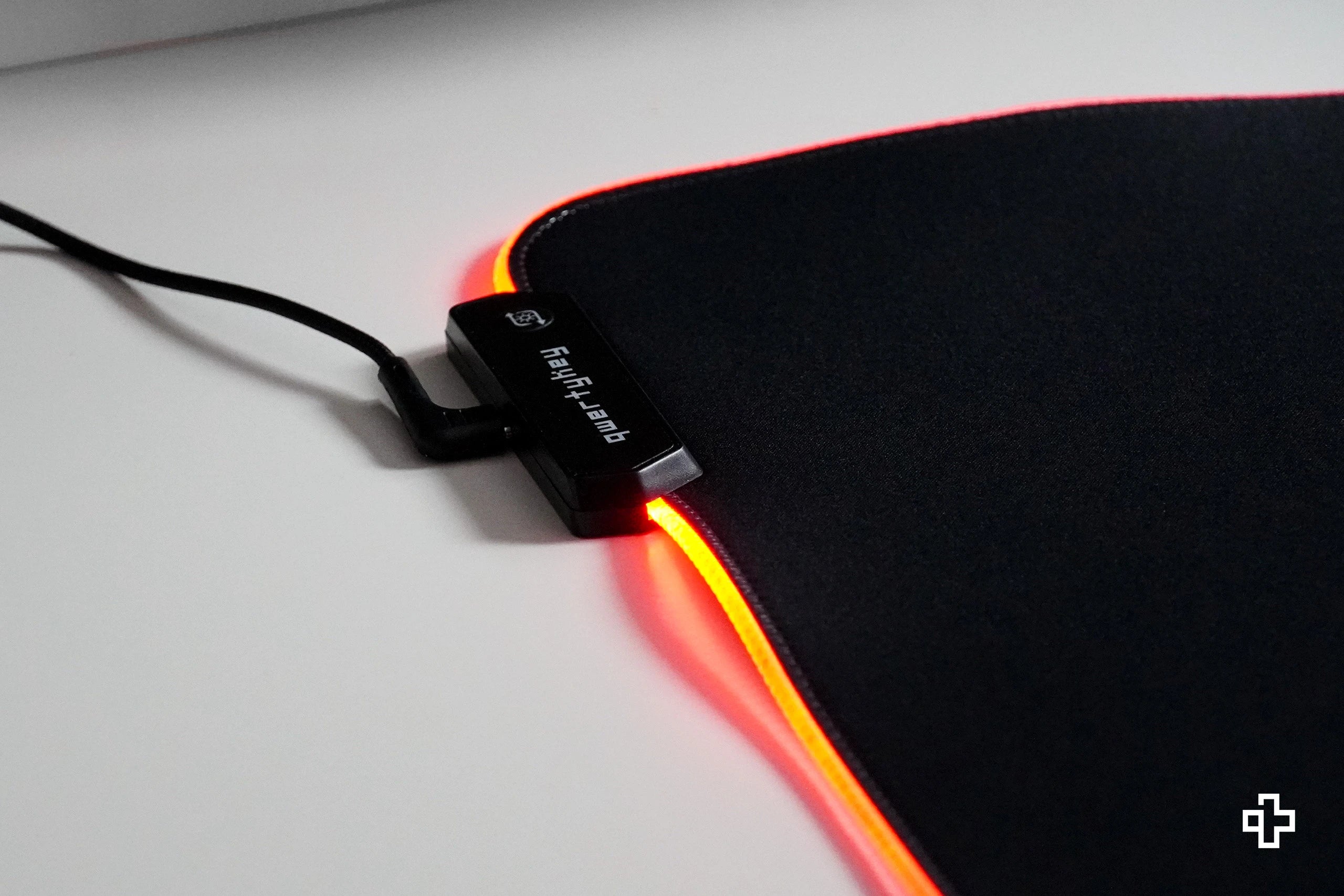 Deskmat Egéralátét QwertyKey RGB JapanWave 4mm szegélyezett szélek
