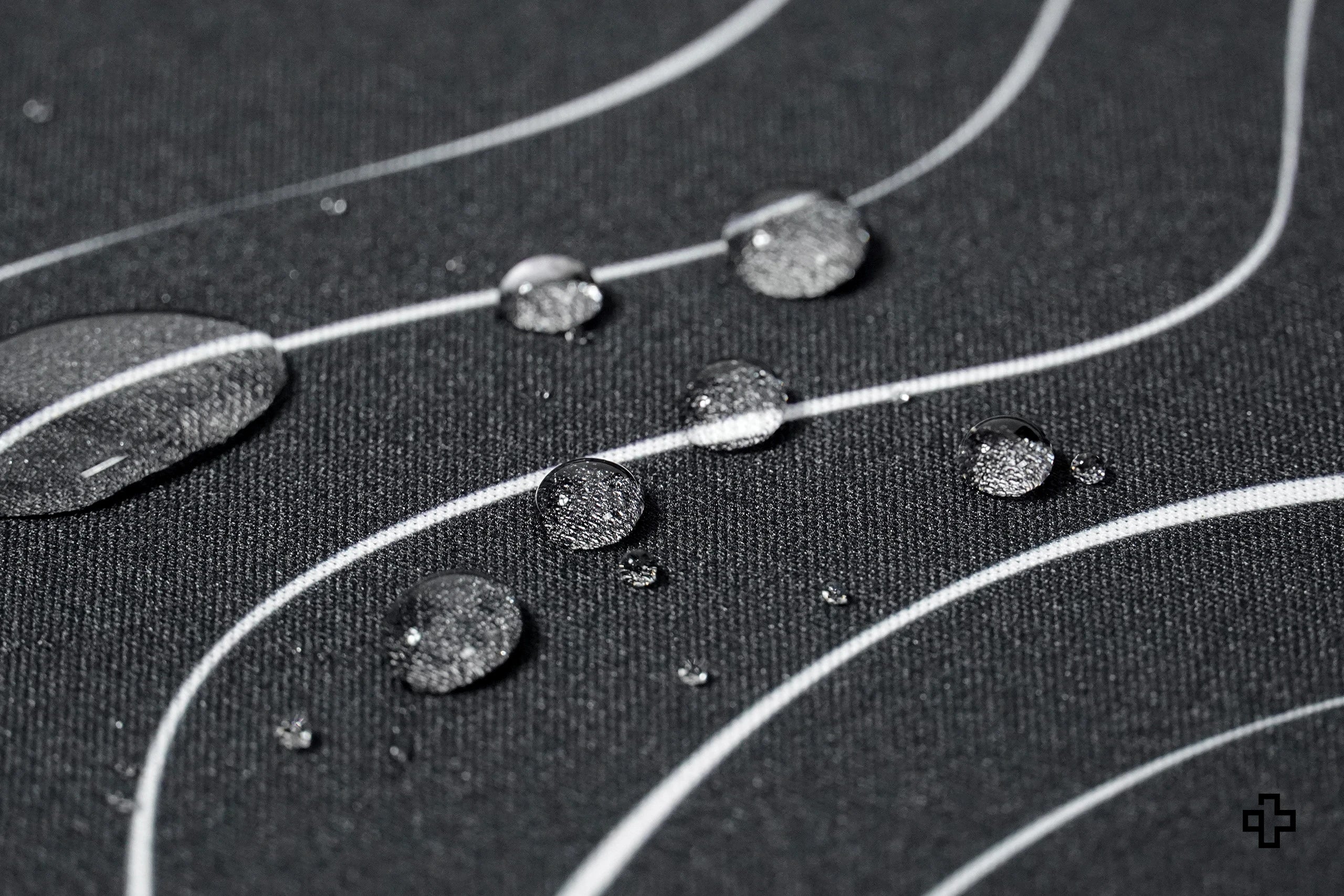 Deskmat egérpad QwertyKey topográfiai Fekete 4mm szegélyű varrattal