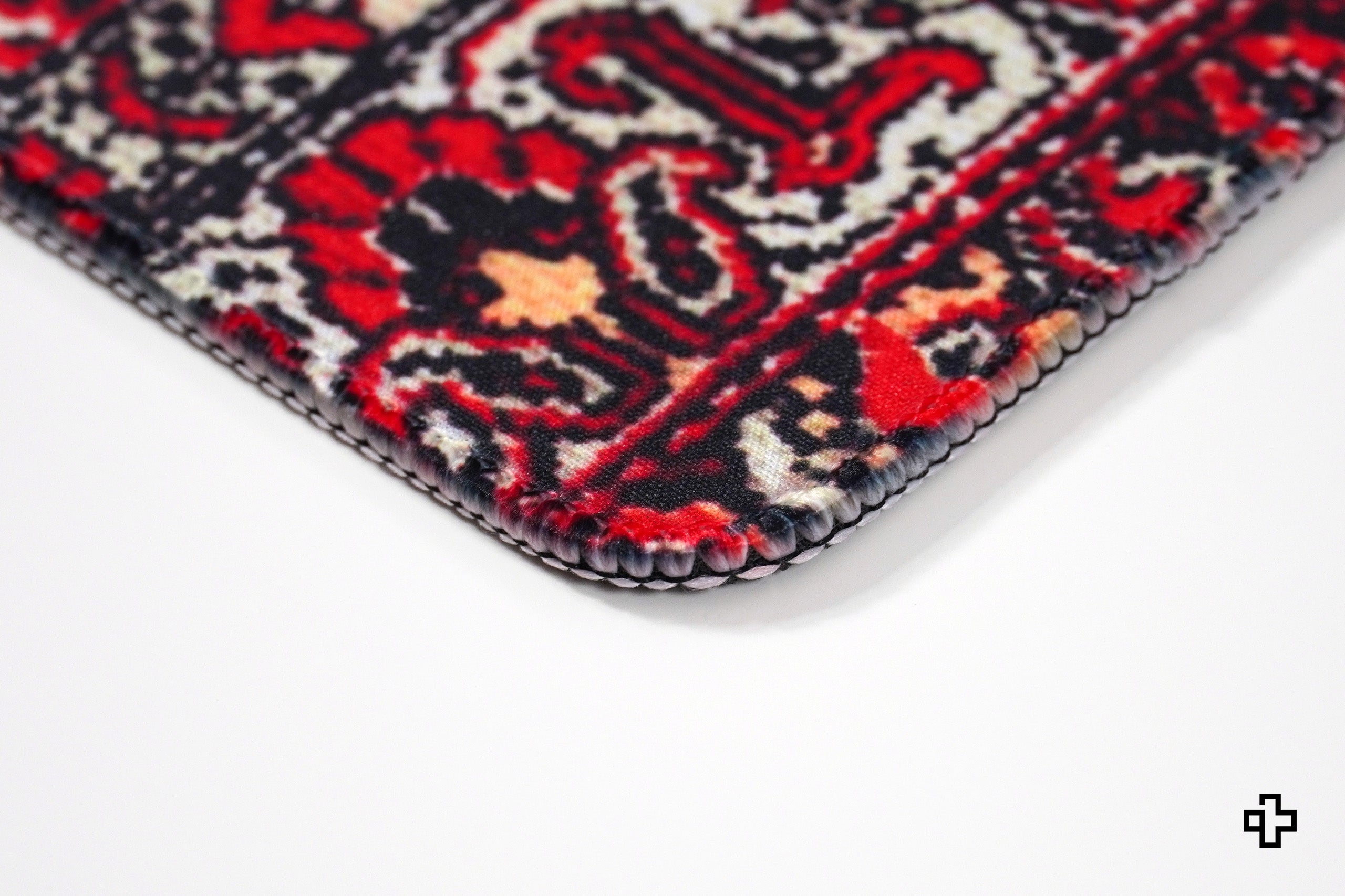 Deskmat Egérpad QwertyKey Balkáni 4mm varrott szélekkel