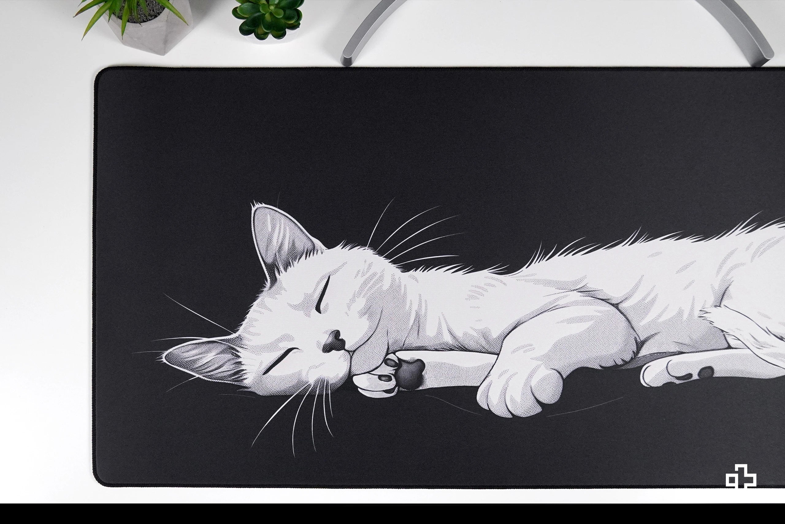 Deskmat Egéralj QwertyKey Fekete Macska 4mm szegélyezett szélek