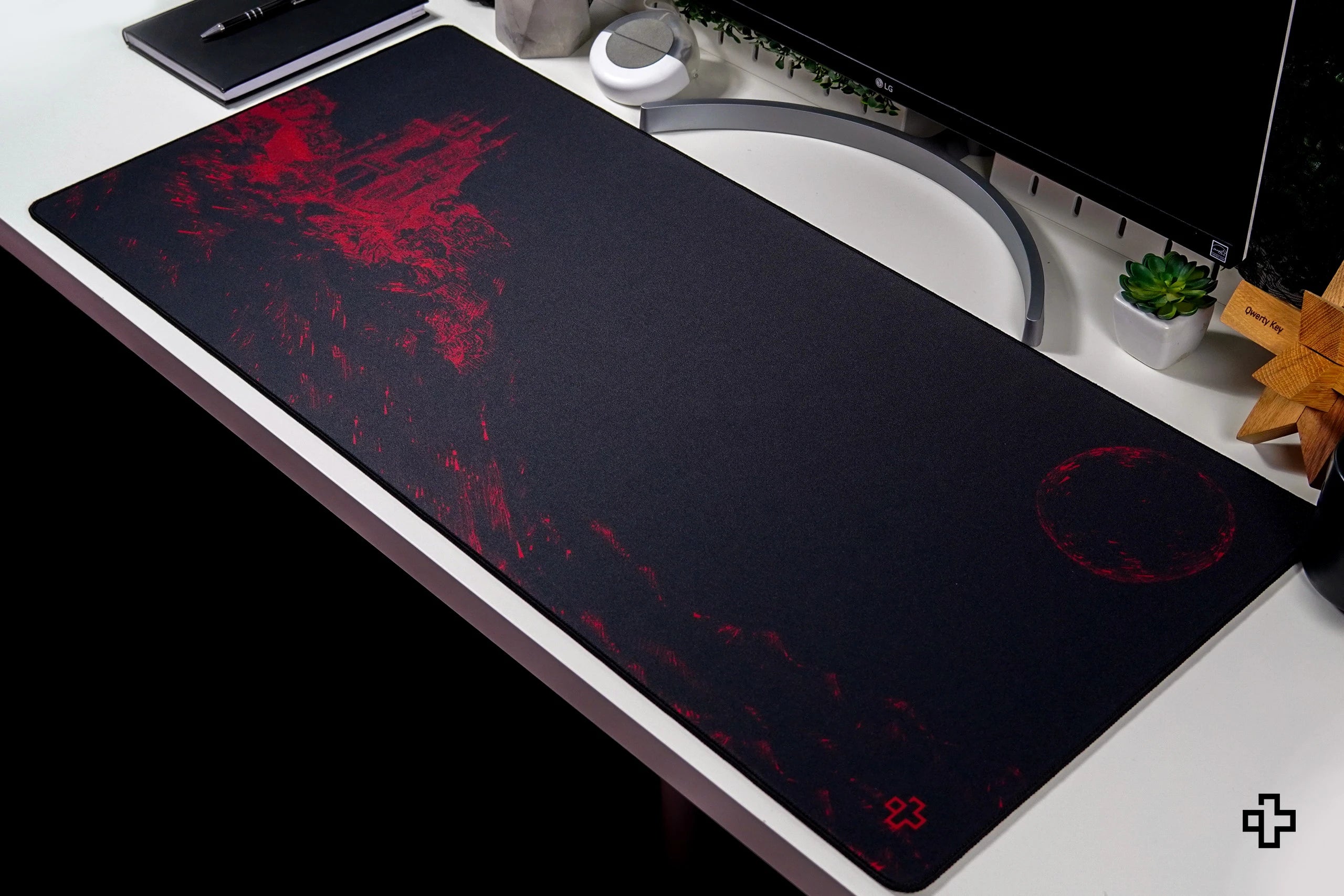Deskmat Egérpad QwertyKey Dracula 4mm varrott szélekkel