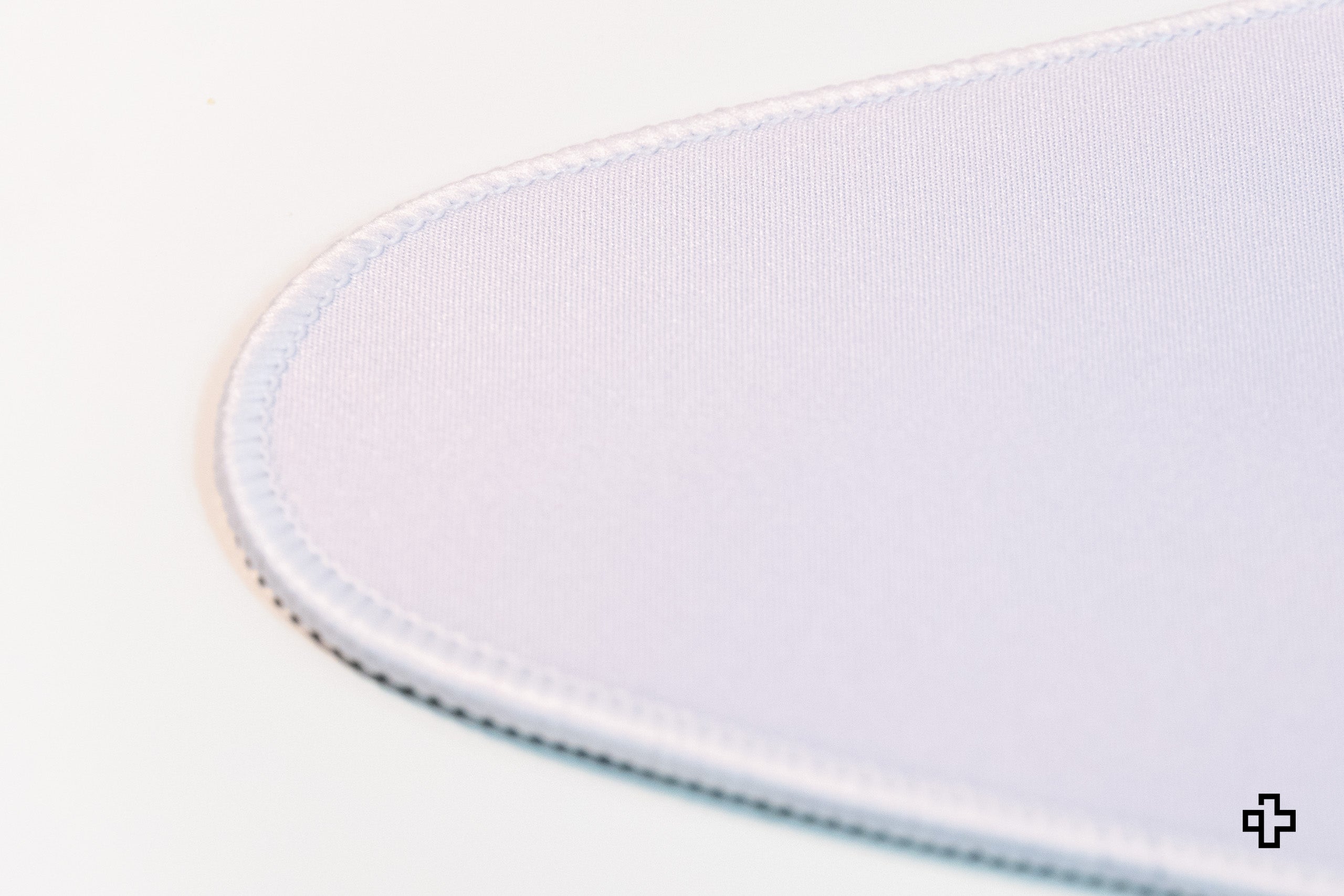 Deskmat Egérpad QwertyKey Tojás 4mm szabálytalan varrású margóval