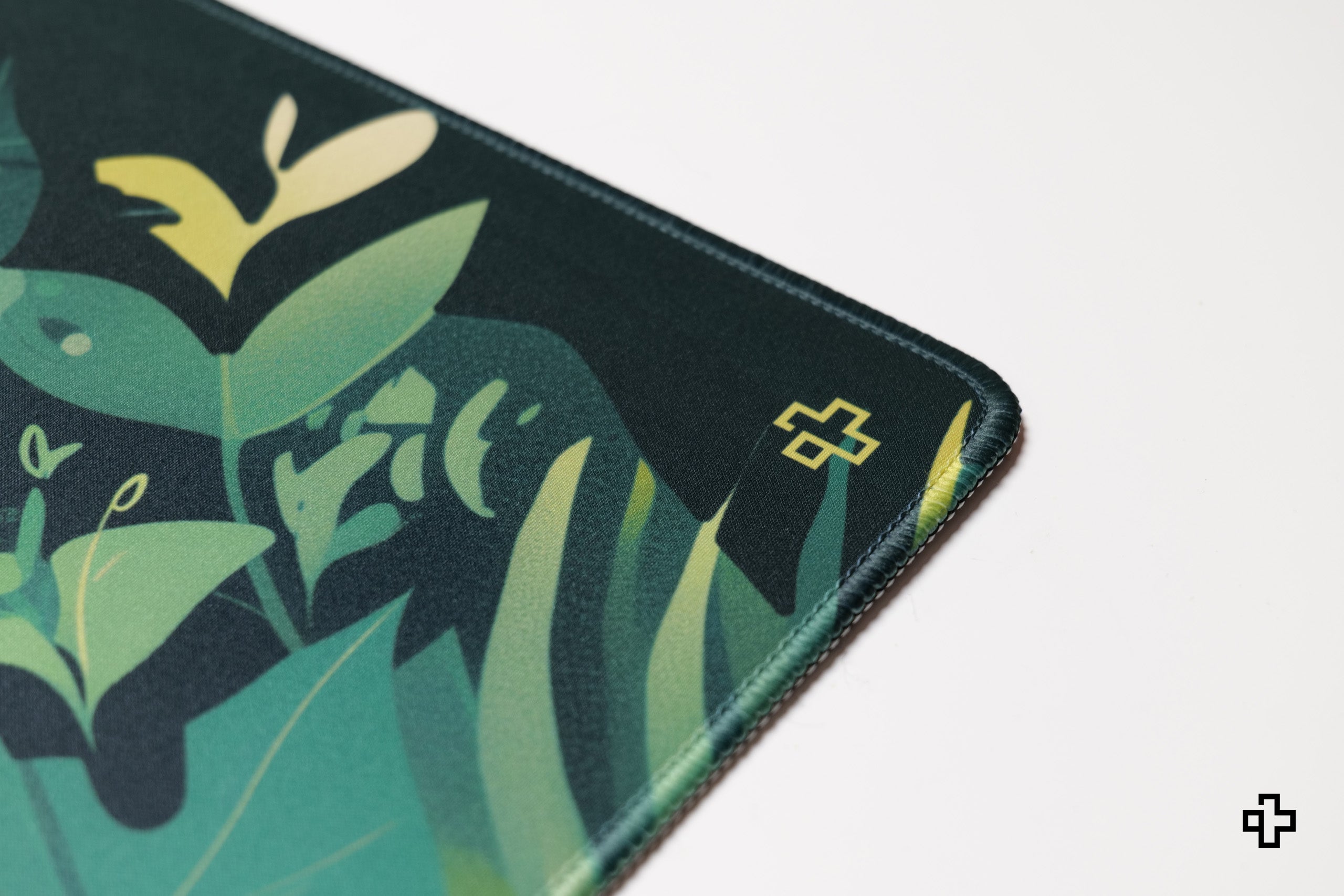 Deskmat Egérpad QwertyKey Levél 4mm varrott szélek