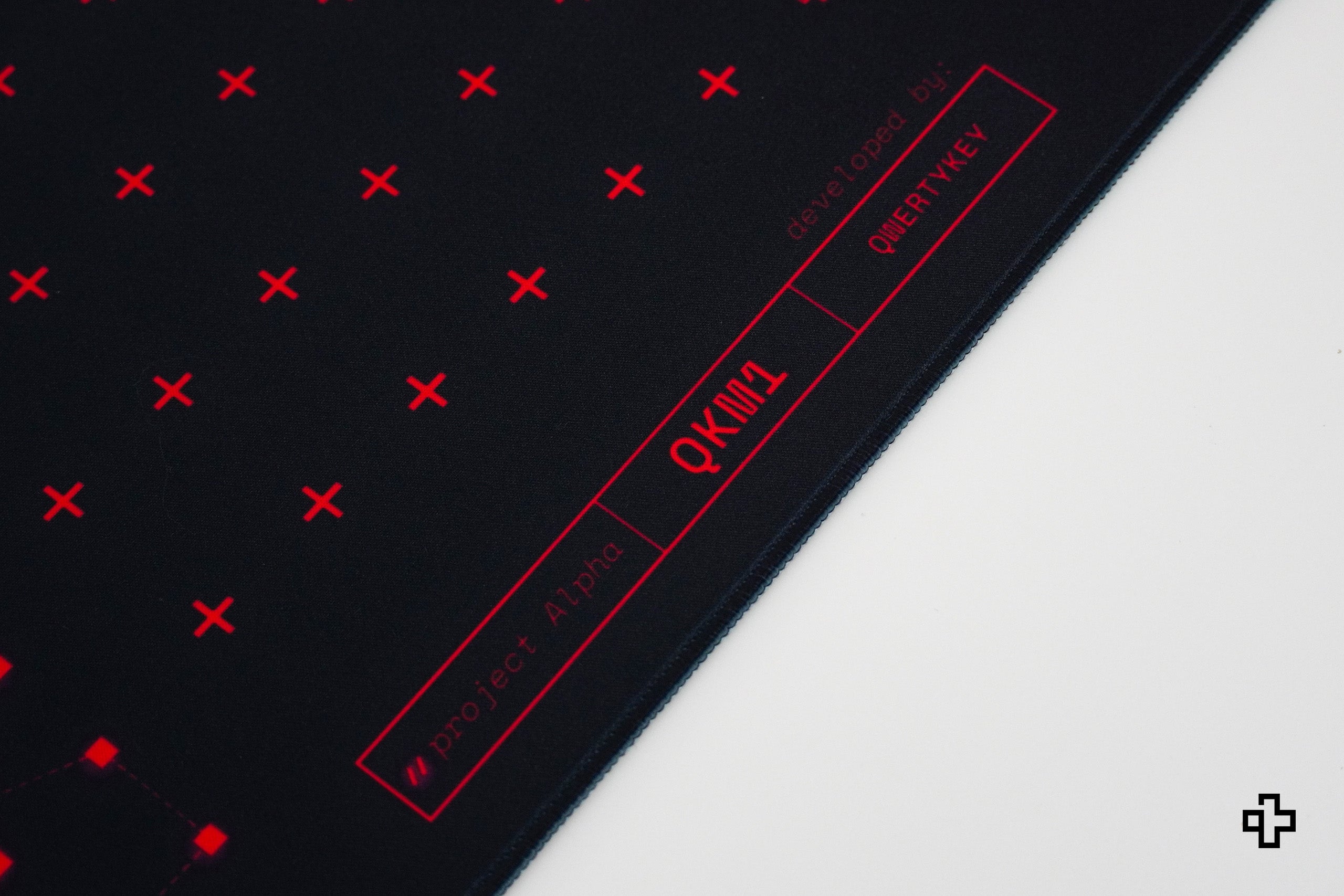 Mousepad QwertyKey QKM1 4mm varrott szélek gaming