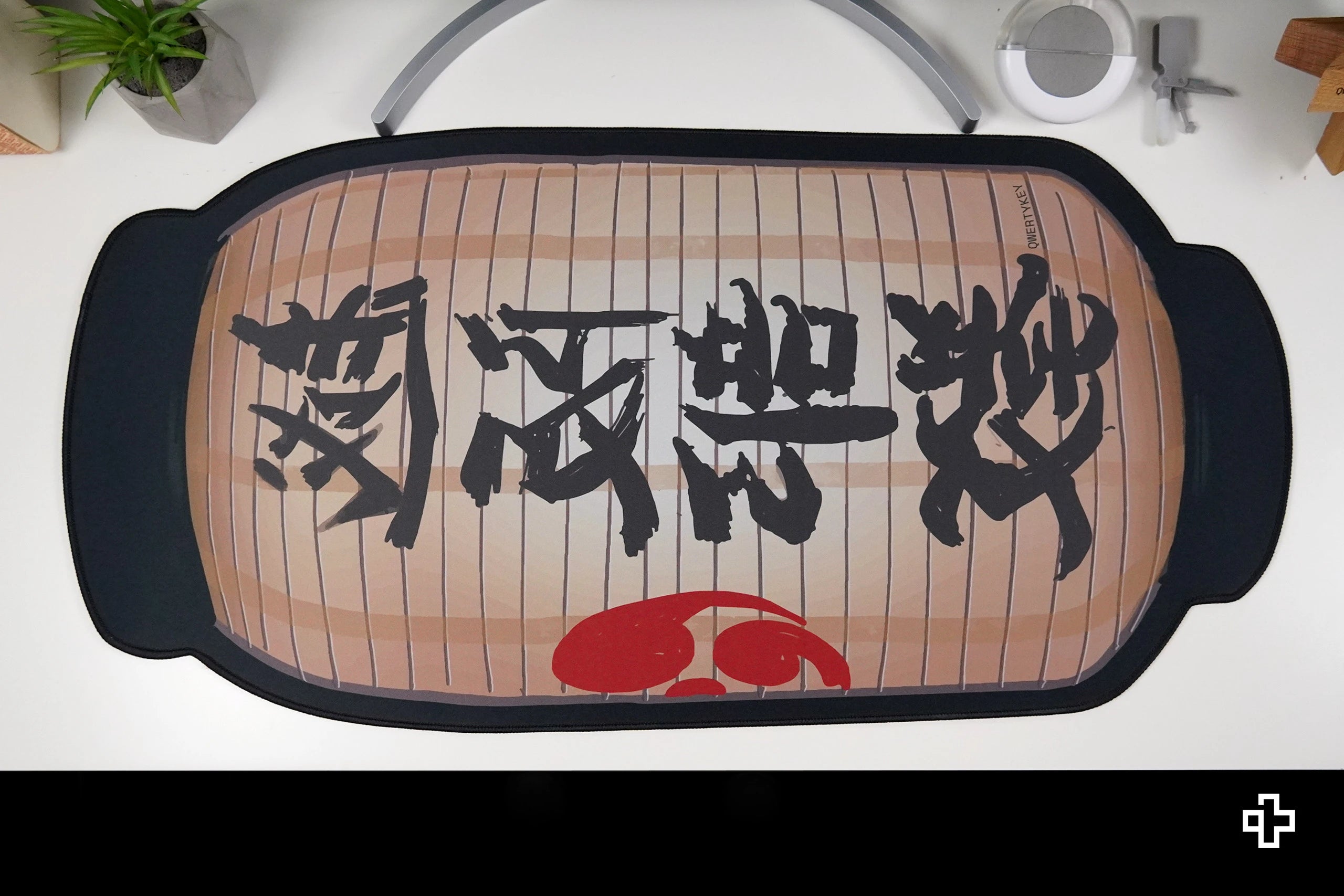 Deskmat egérpad QwertyKey Striker 4mm szegélyű varrattal