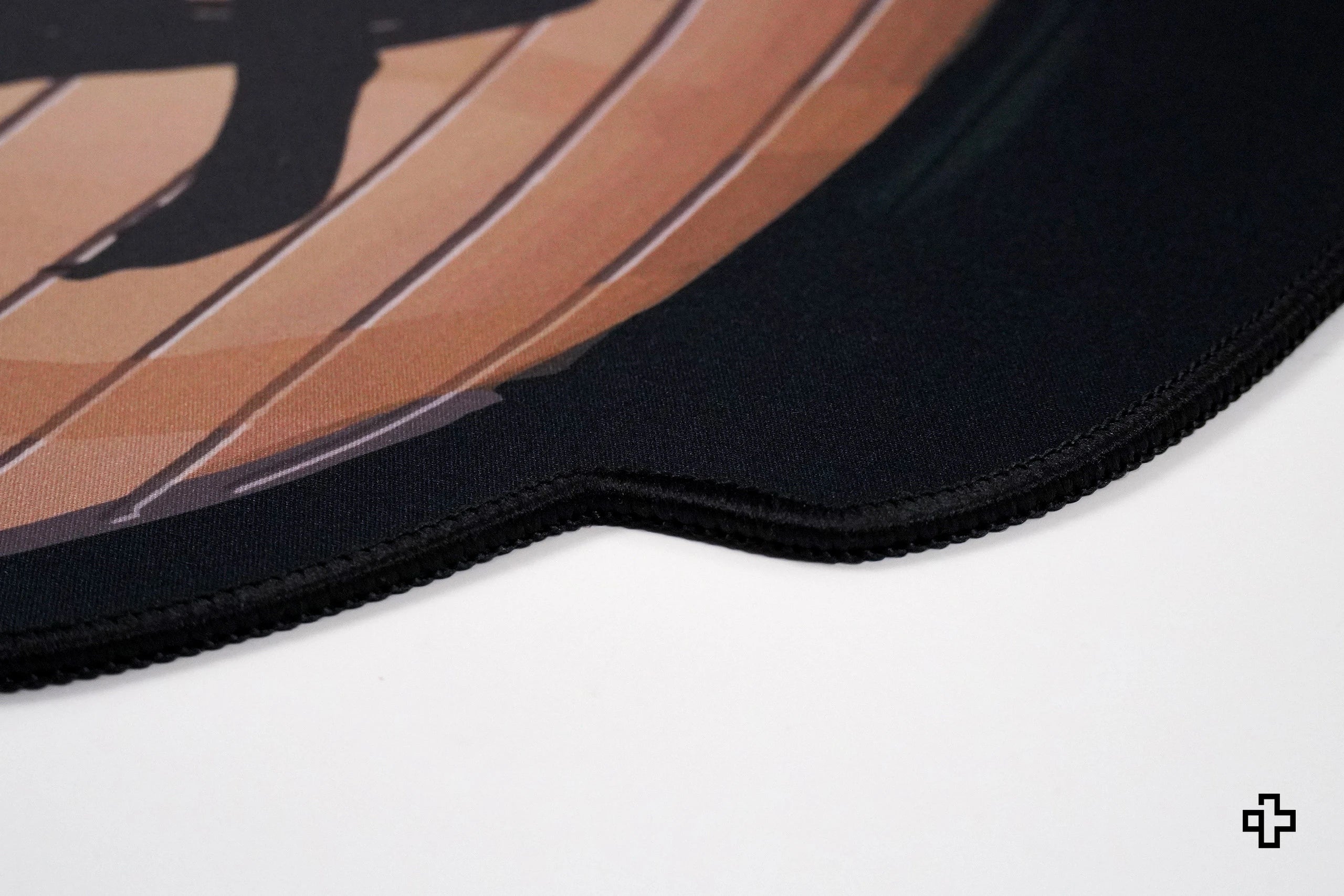 Deskmat egérpad QwertyKey Striker 4mm szegélyű varrattal