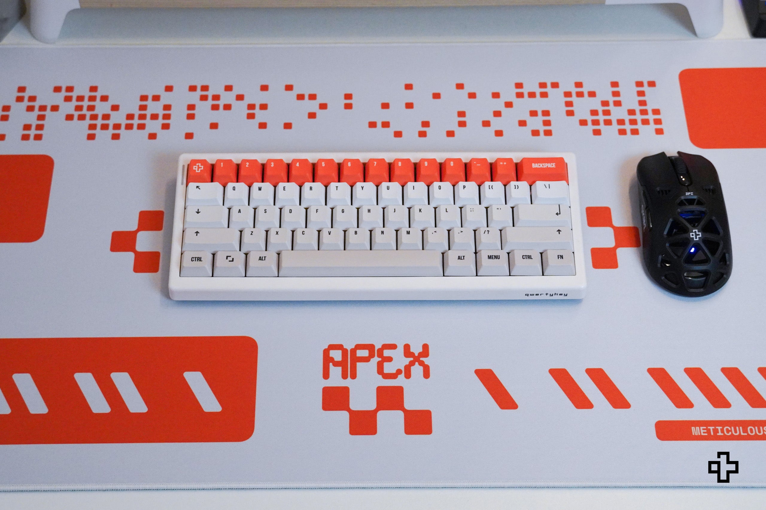 Deskmat Egérpad QwertyKey Apex 4mm varrott szélek