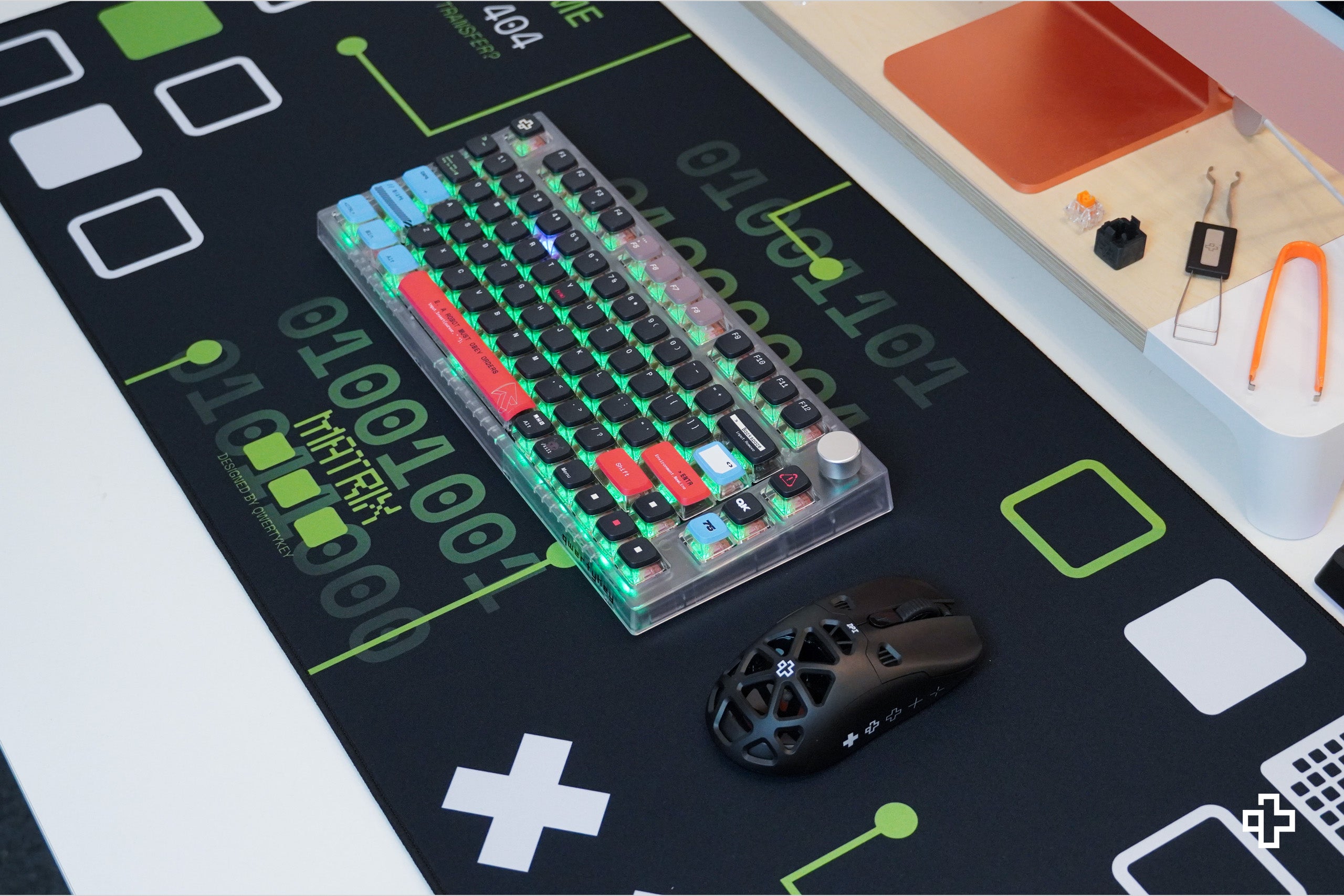 Deskmat Egérpad QwertyKey Mátrix 4mm varrott szélekkel