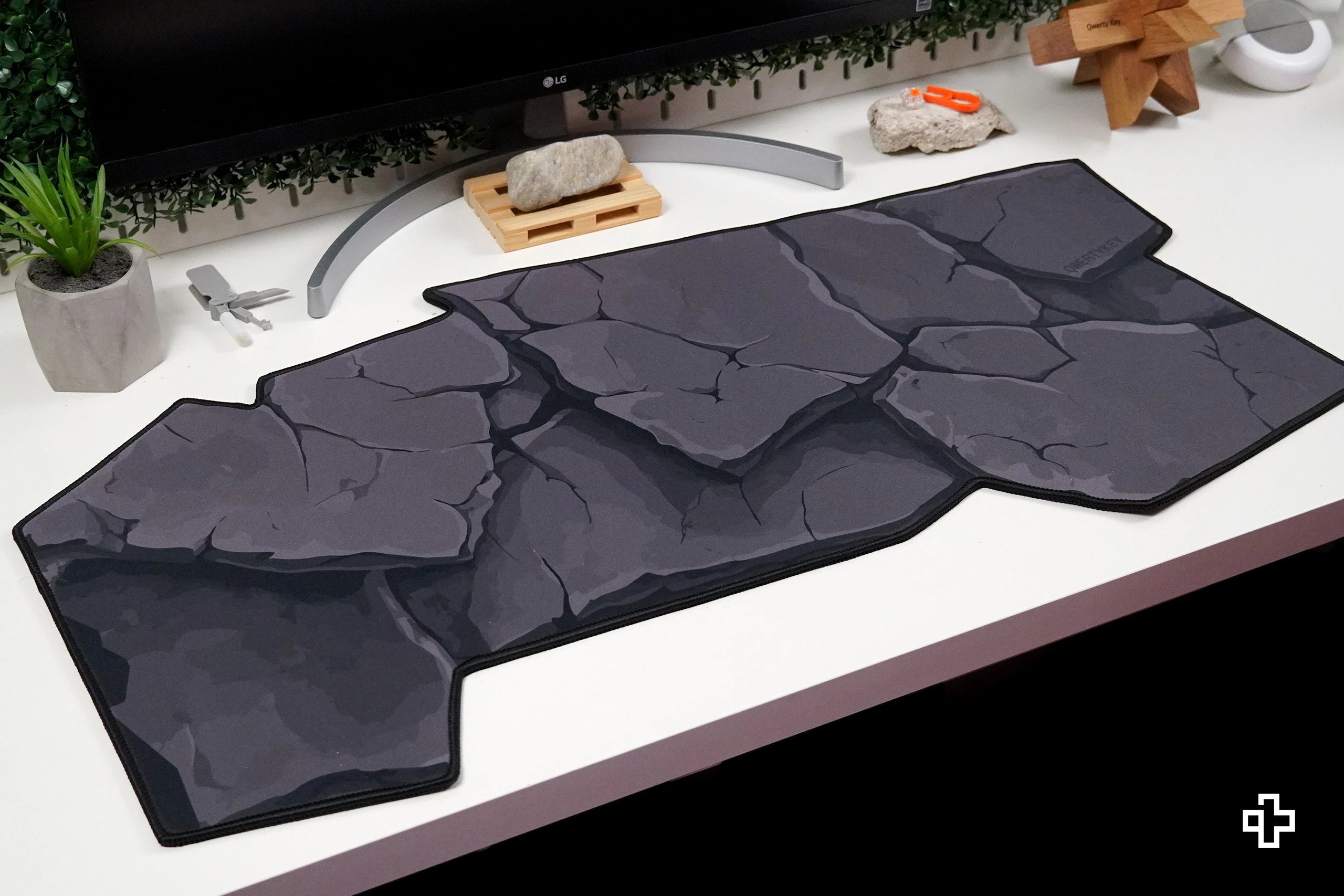 Deskmat egérpad QwertyKey Stone 4mm varrt szélek