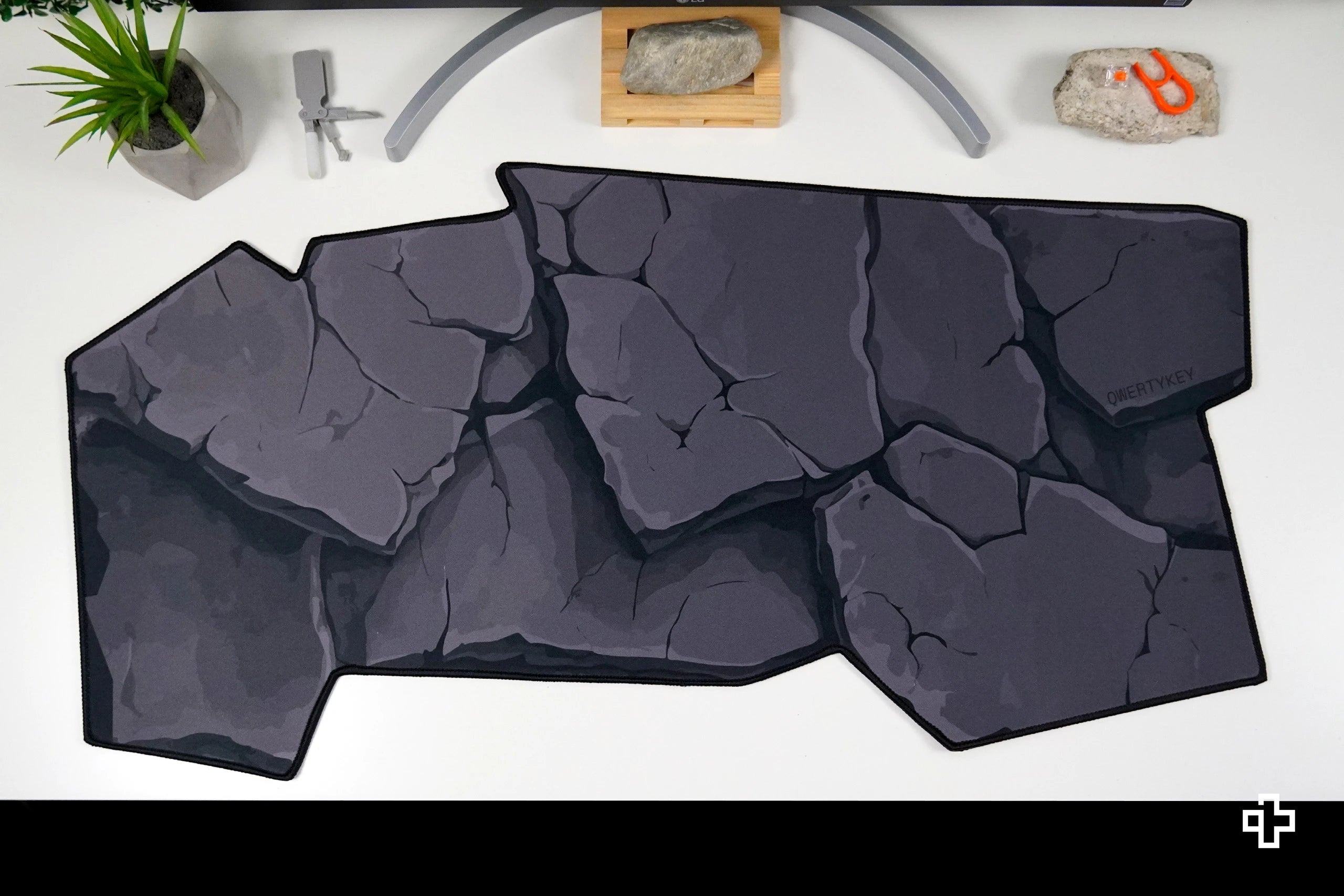 Deskmat egérpad QwertyKey Stone 4mm varrt szélek