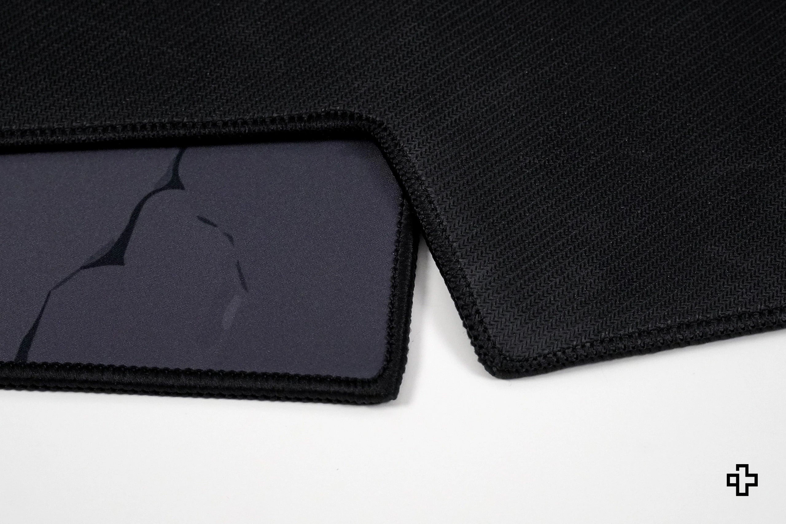 Deskmat egérpad QwertyKey Stone 4mm varrt szélek