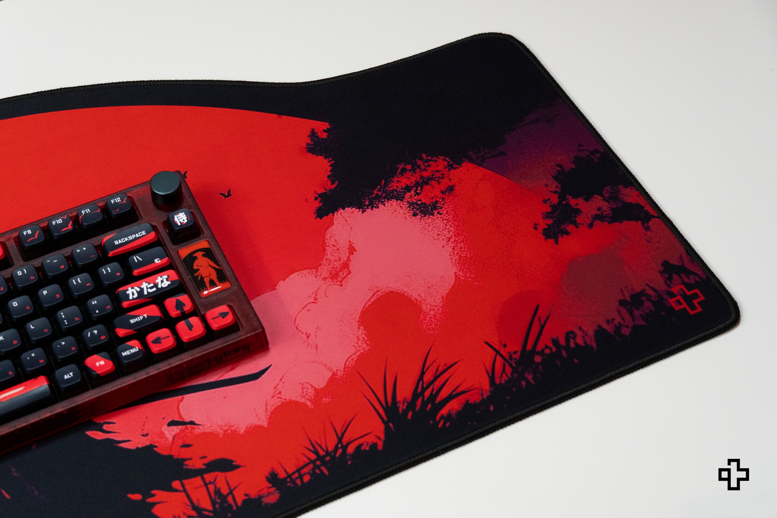 Deskmat Egérpad QwertyKey Samurai 4mm varrott szélekkel
