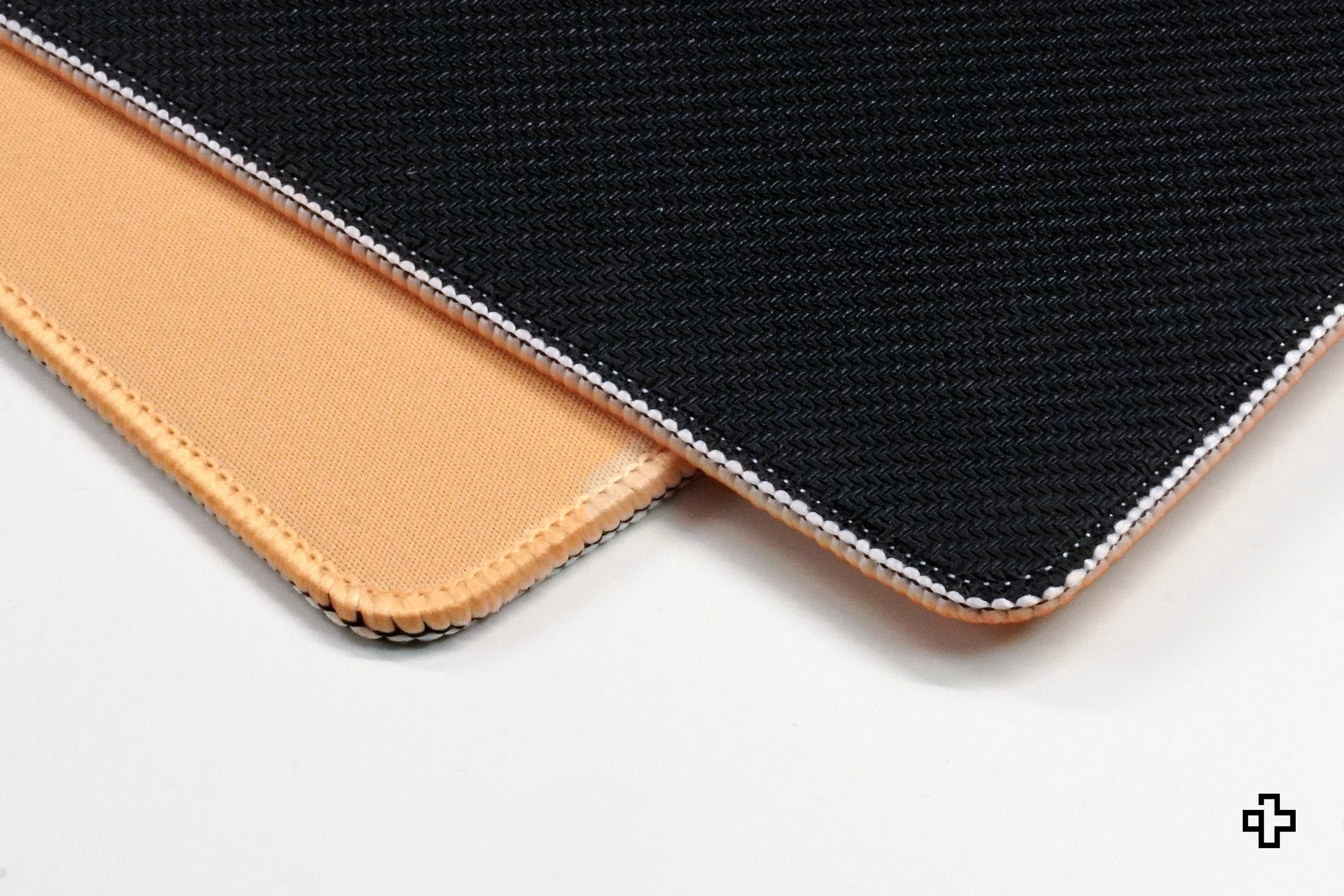 Deskmat Egérpad QwertyKey Kutya Öröm 4mm szegélyezett szélek