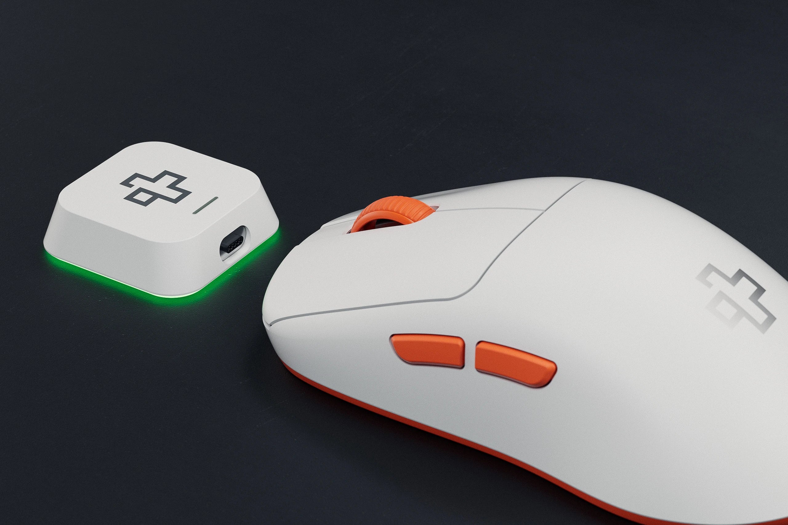 QwertyKey Falcon Alb 8K Gaming Egér, 30.000 DPI, Bluetooth vezeték nélküli Trio mód, Pixart 3950