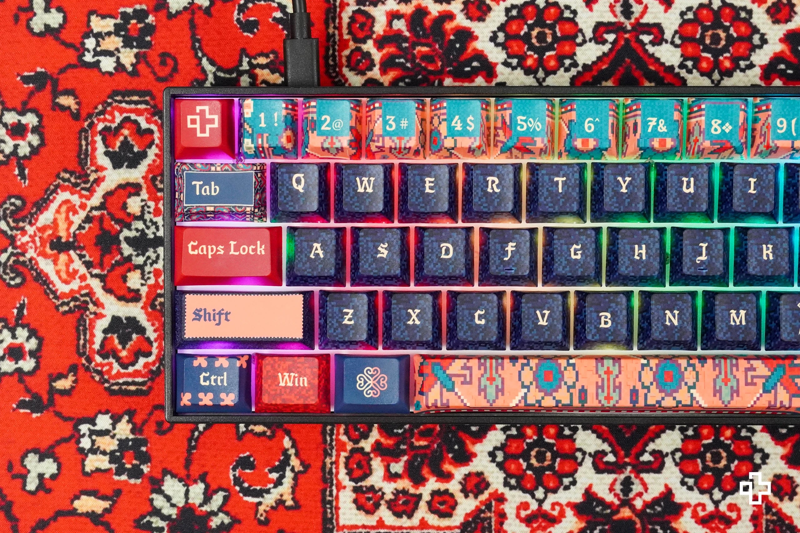 QwertyKey Balkáni Hotswap RGB Mechanikus Játékbillentyűzet