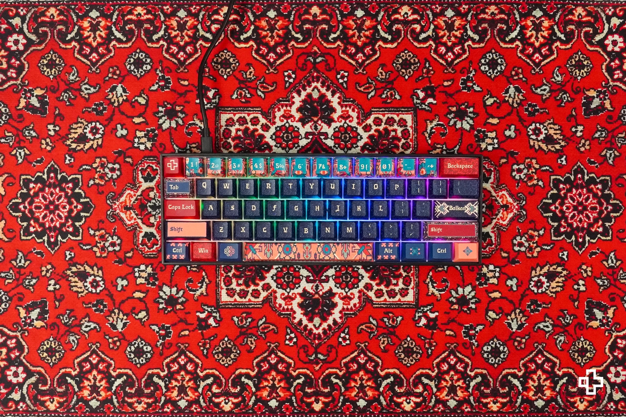 QwertyKey Balkáni Hotswap RGB Mechanikus Játékbillentyűzet