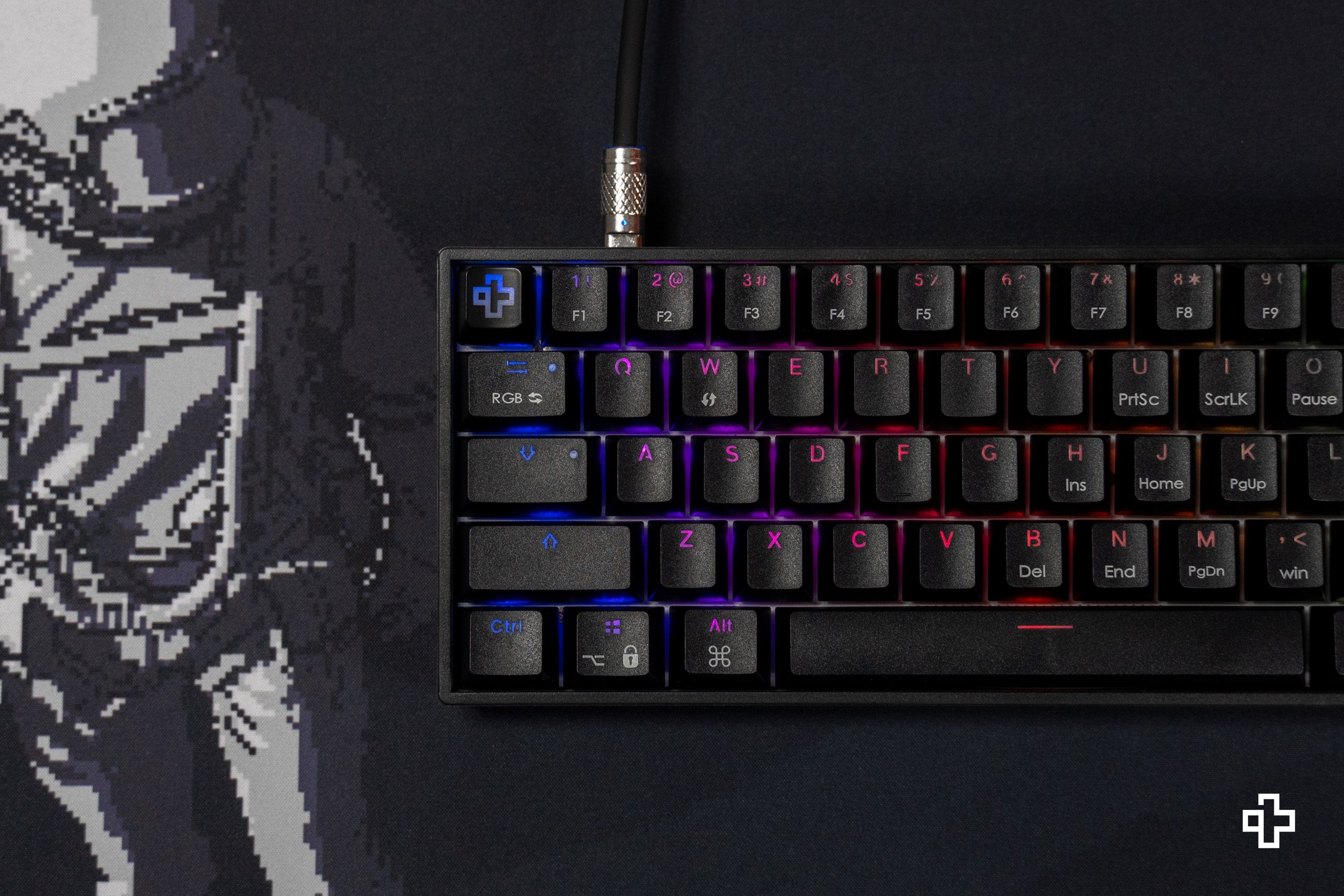 QwertyKey H61 Split Fekete Hotswap RGB Mechanikus Gaming Billentyűzet
