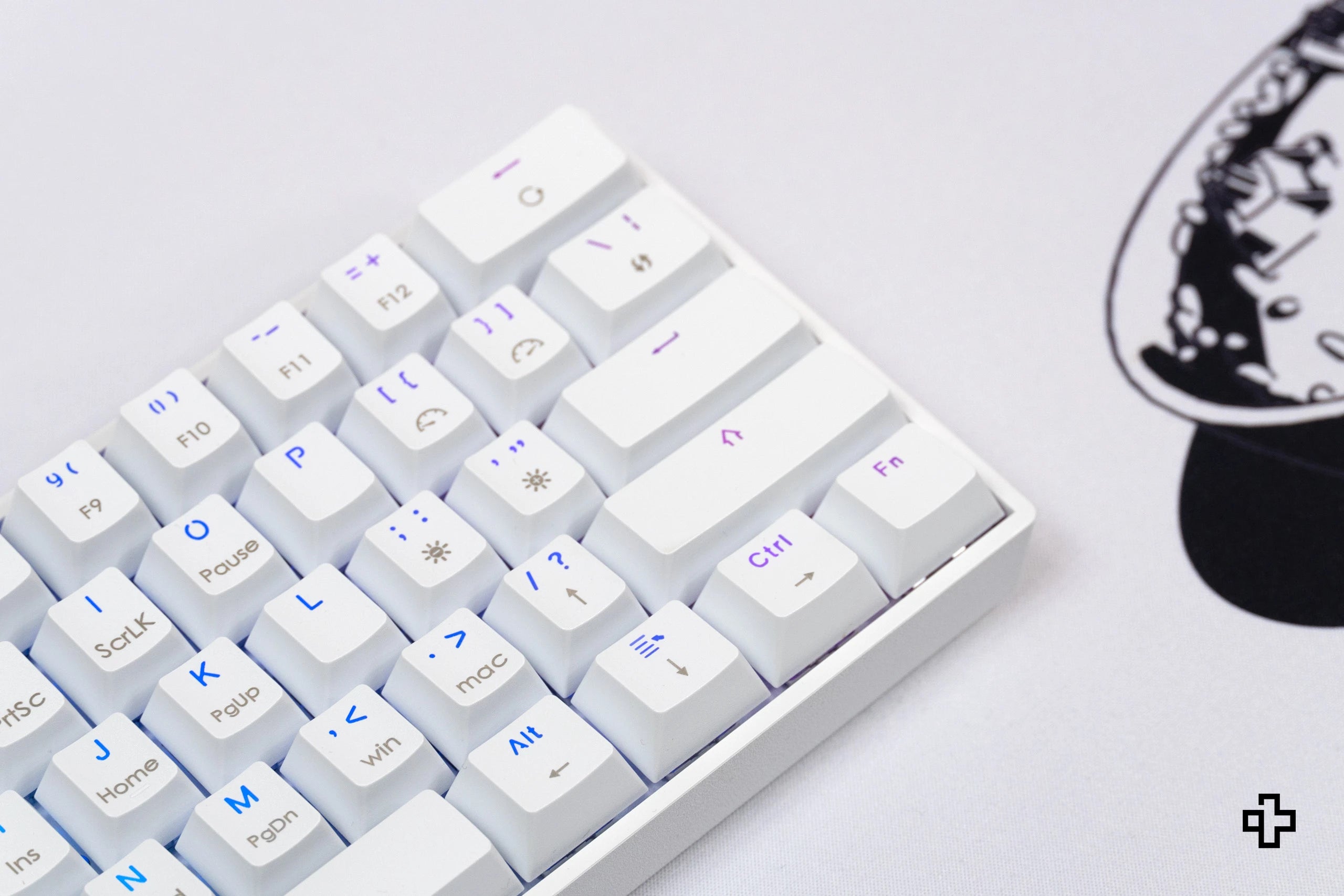 QwertyKey H61 Split Alba Hotswap RGB Mechanikus Játékbillentyűzet