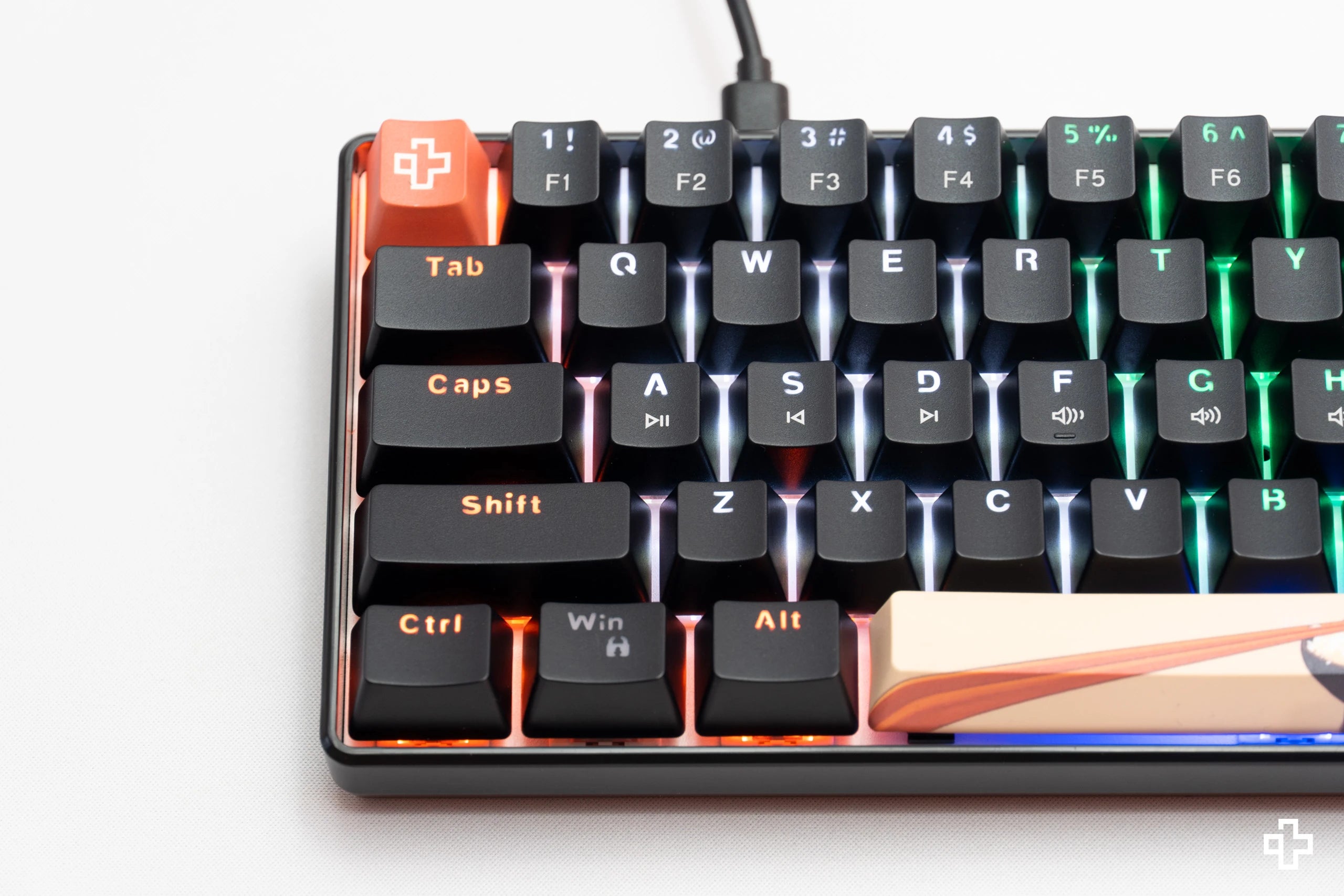 QwertyKey Rice V3 Neagra Hotswap RGB Szoftveres Mechanikus Játékbillentyűzet