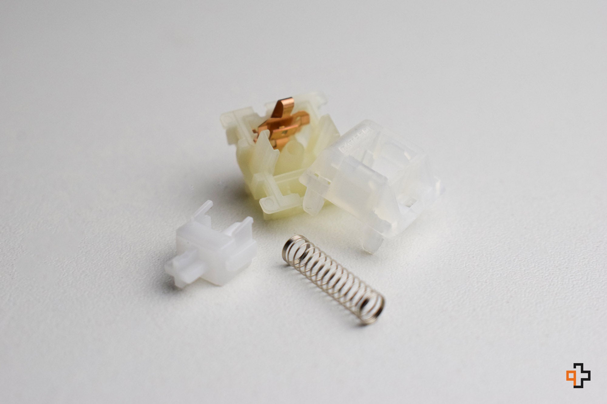 Switchuri Gateron Milky Clear - QwertyKey
