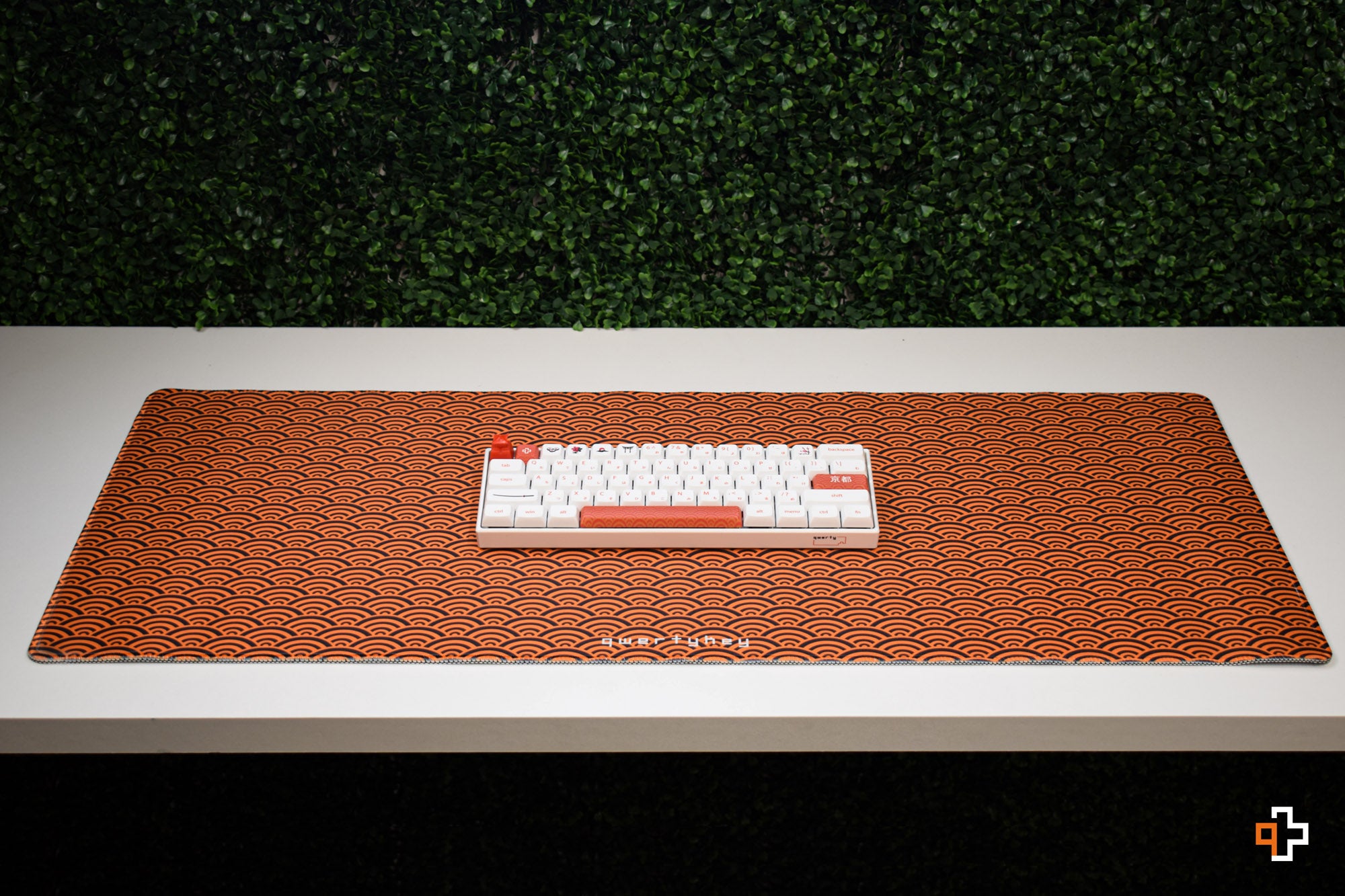 Deskmat Mousepad QwertyKey Orange Waves 4mm margini cusute - QwertyKey