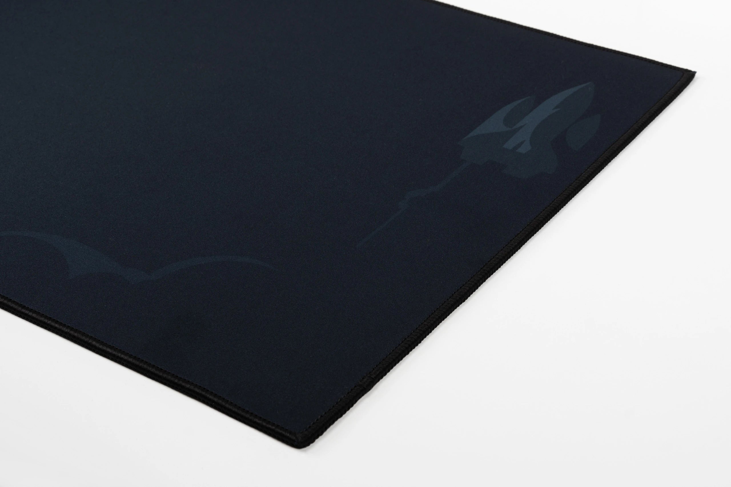 Deskmat Egérpad QwertyKey Űrhajós Neregulat 4mm varrott szélek