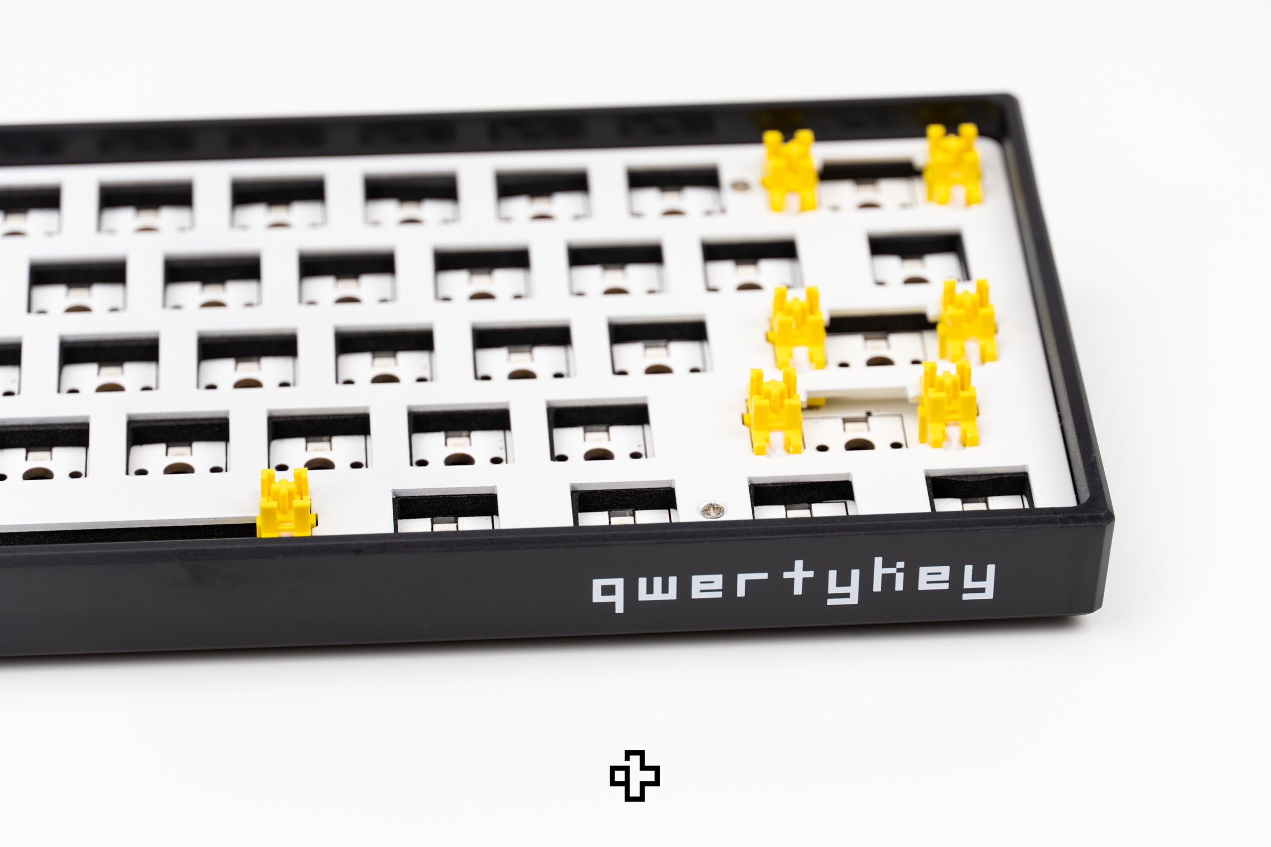 QwertyKey Fekete 61 Gombos Mechanikus Játékbillentyűzet Készlet